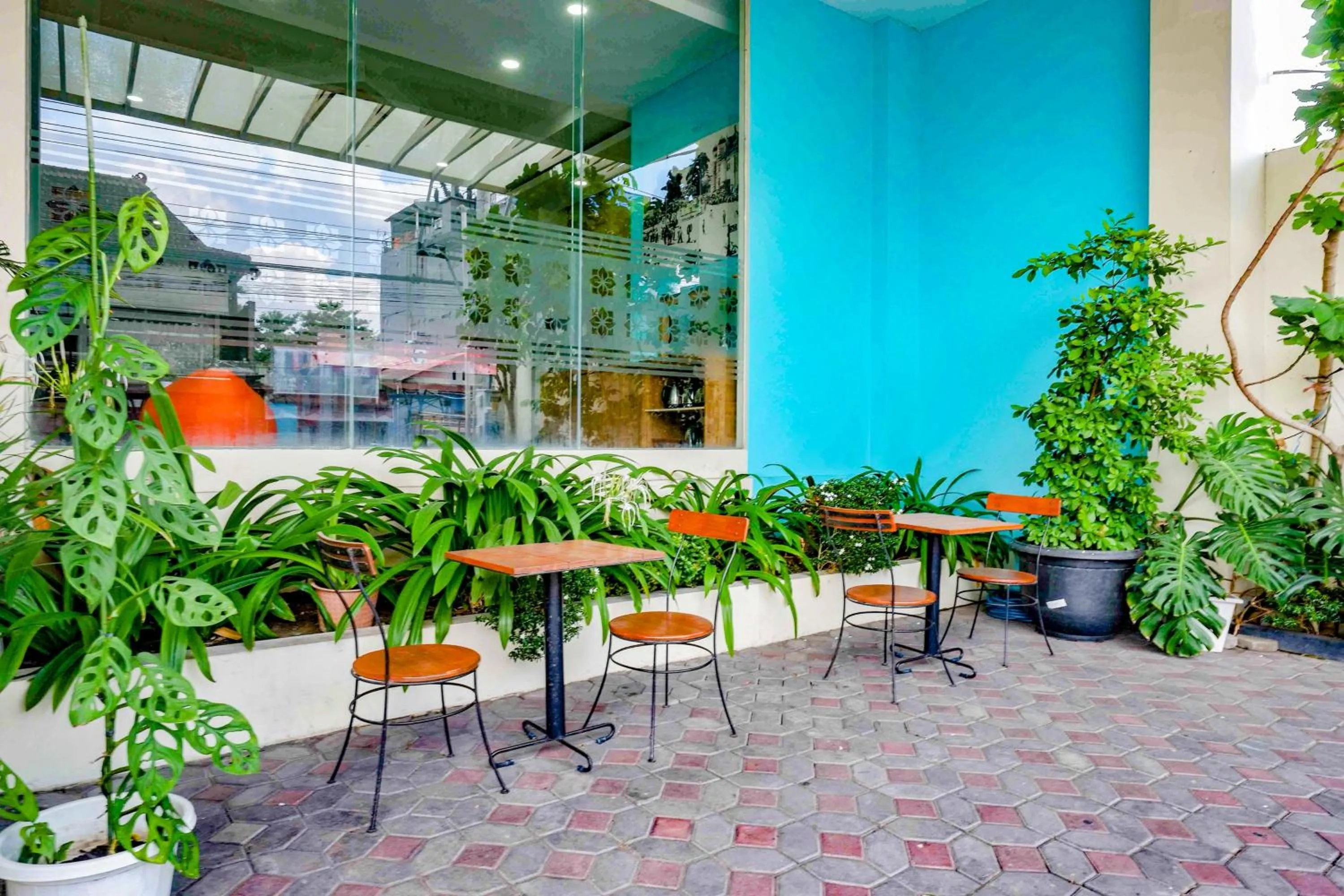 Seating area in Sans Hotel Nagari Malioboro