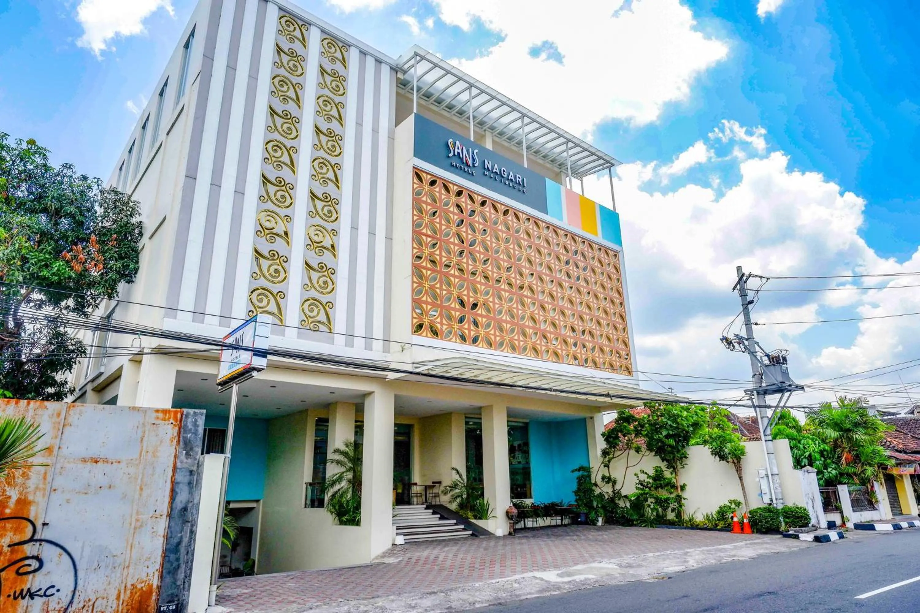 Facade/entrance in Sans Hotel Nagari Malioboro