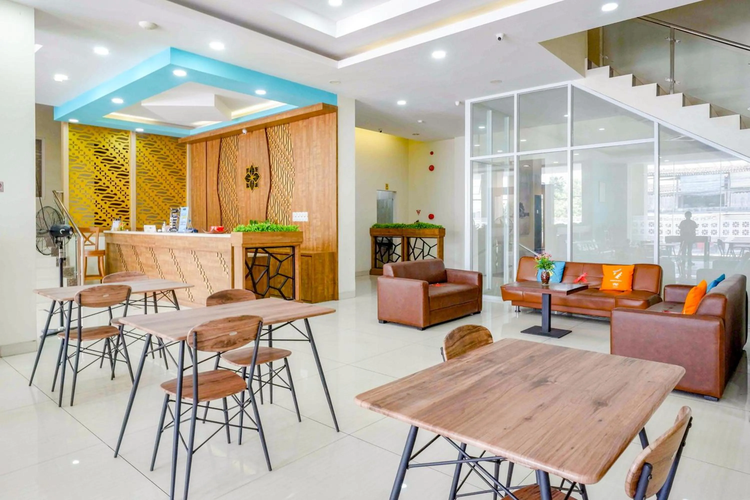 Lobby or reception in Sans Hotel Nagari Malioboro