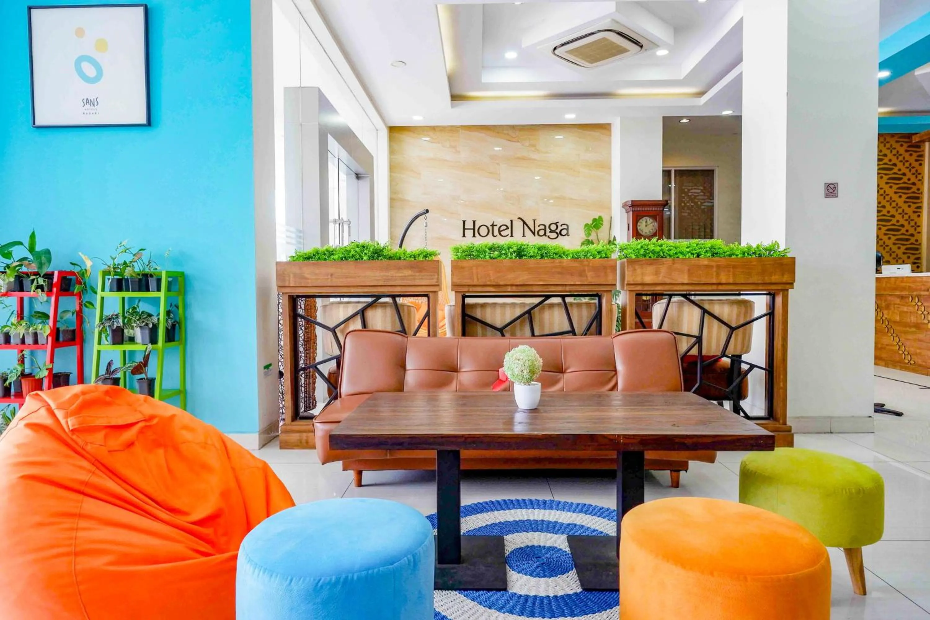 Seating area in Sans Hotel Nagari Malioboro