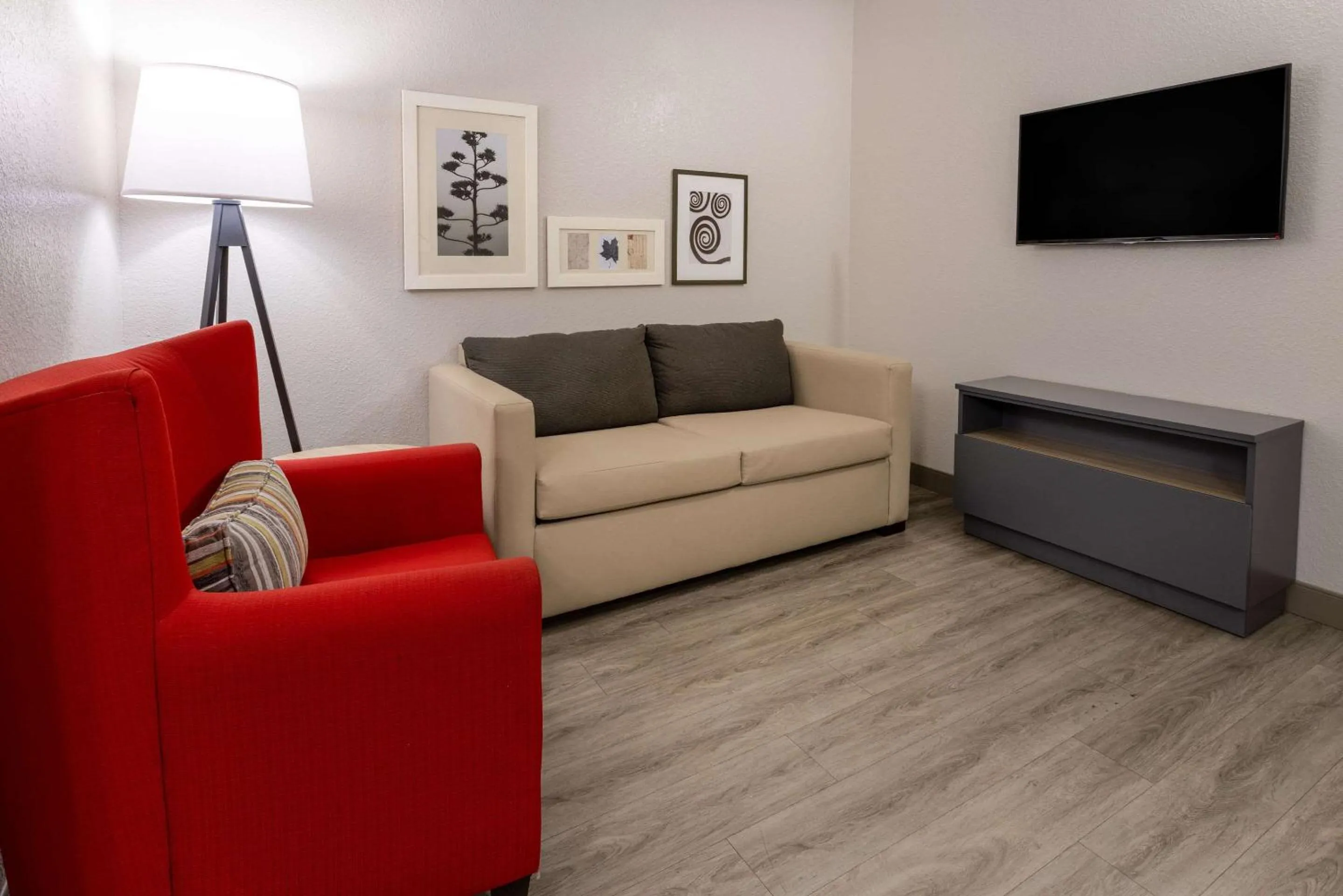 Bedroom in Country Inn & Suites by Radisson, Valdosta, GA