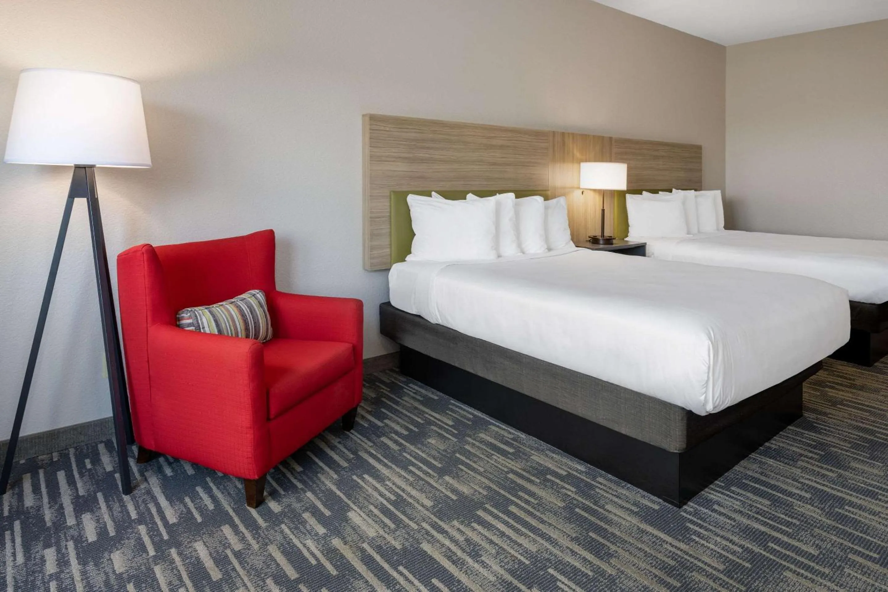 Bedroom, Bed in Country Inn & Suites by Radisson, Valdosta, GA