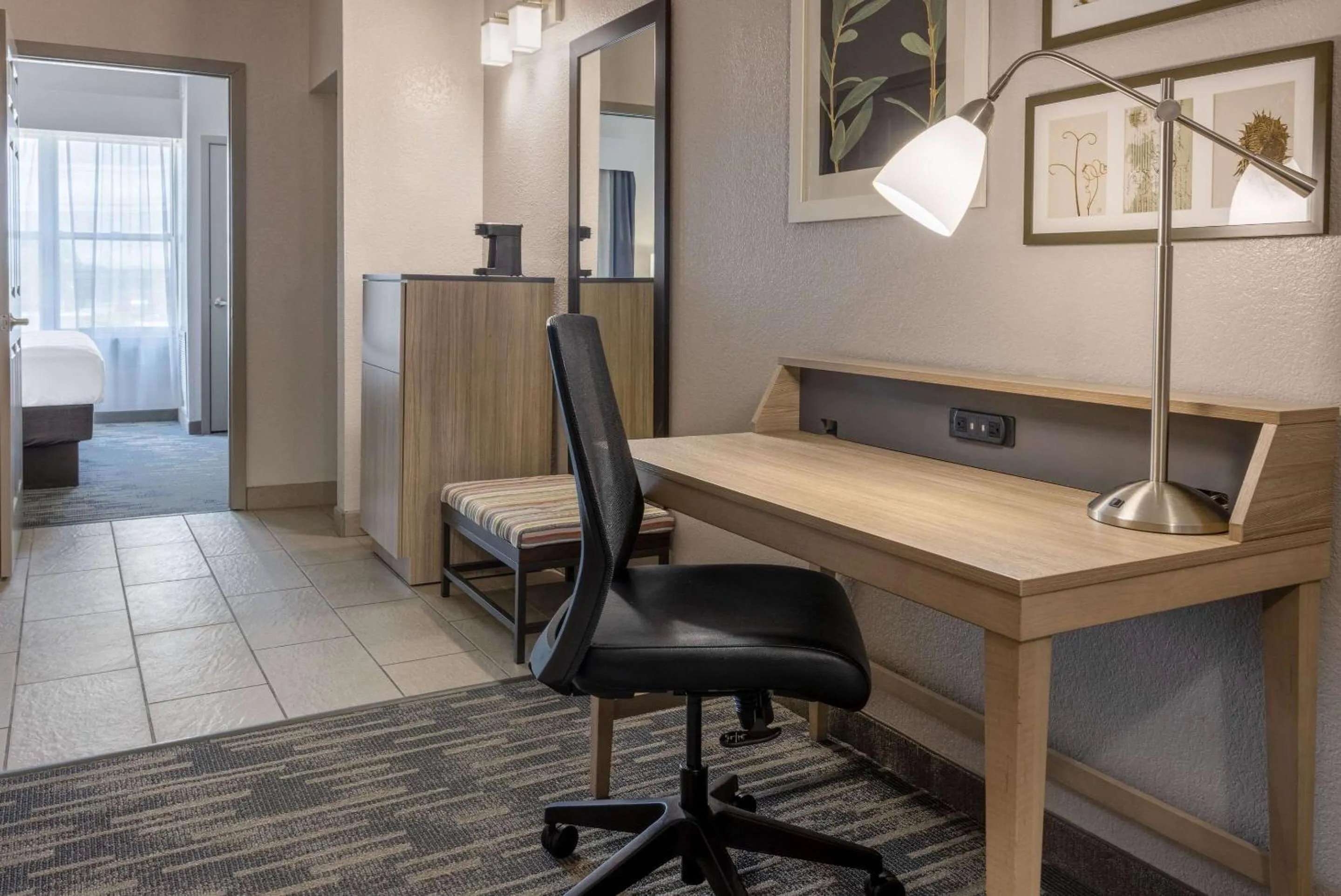 Bedroom in Country Inn & Suites by Radisson, Valdosta, GA