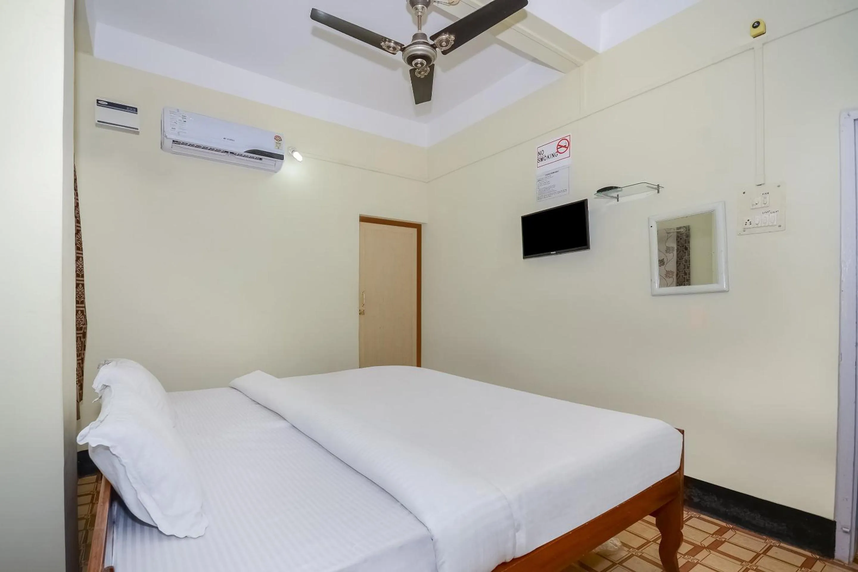 Bedroom, Bed in Hotel O Kirtti Inn