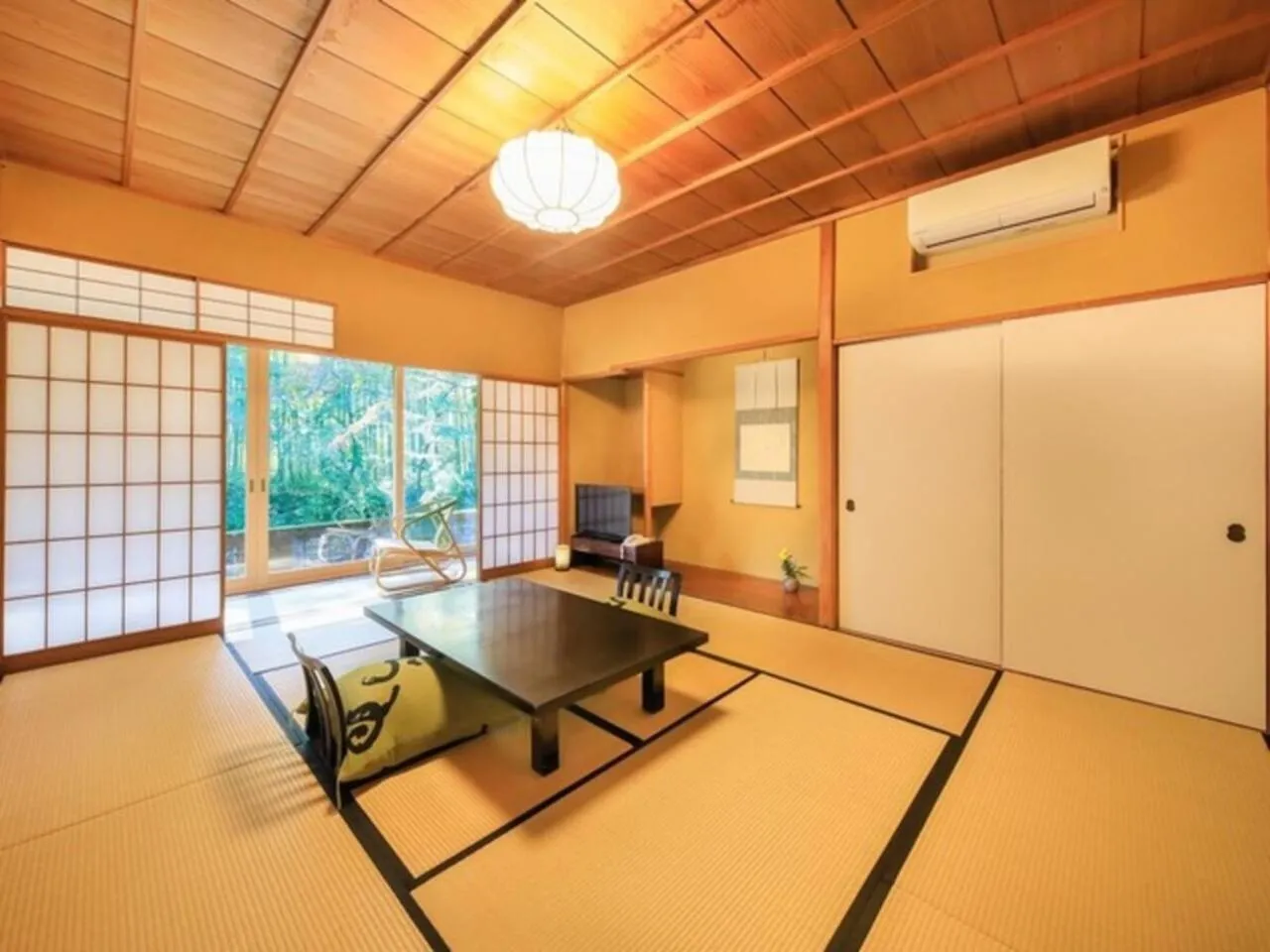 Photo of the whole room in Arai Ryokan
