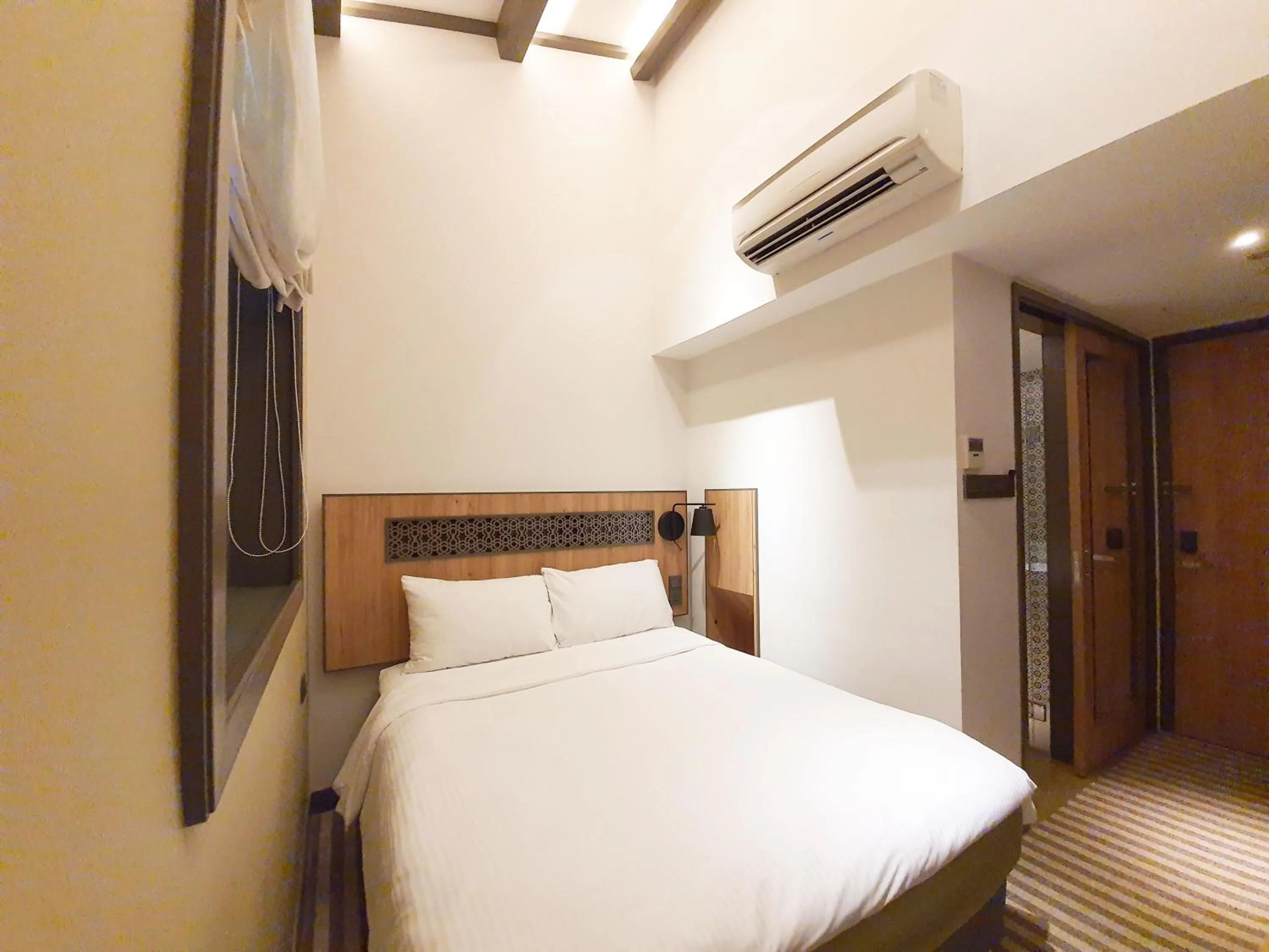 Photo of the whole room in Aqueen Heritage Hotel Little India