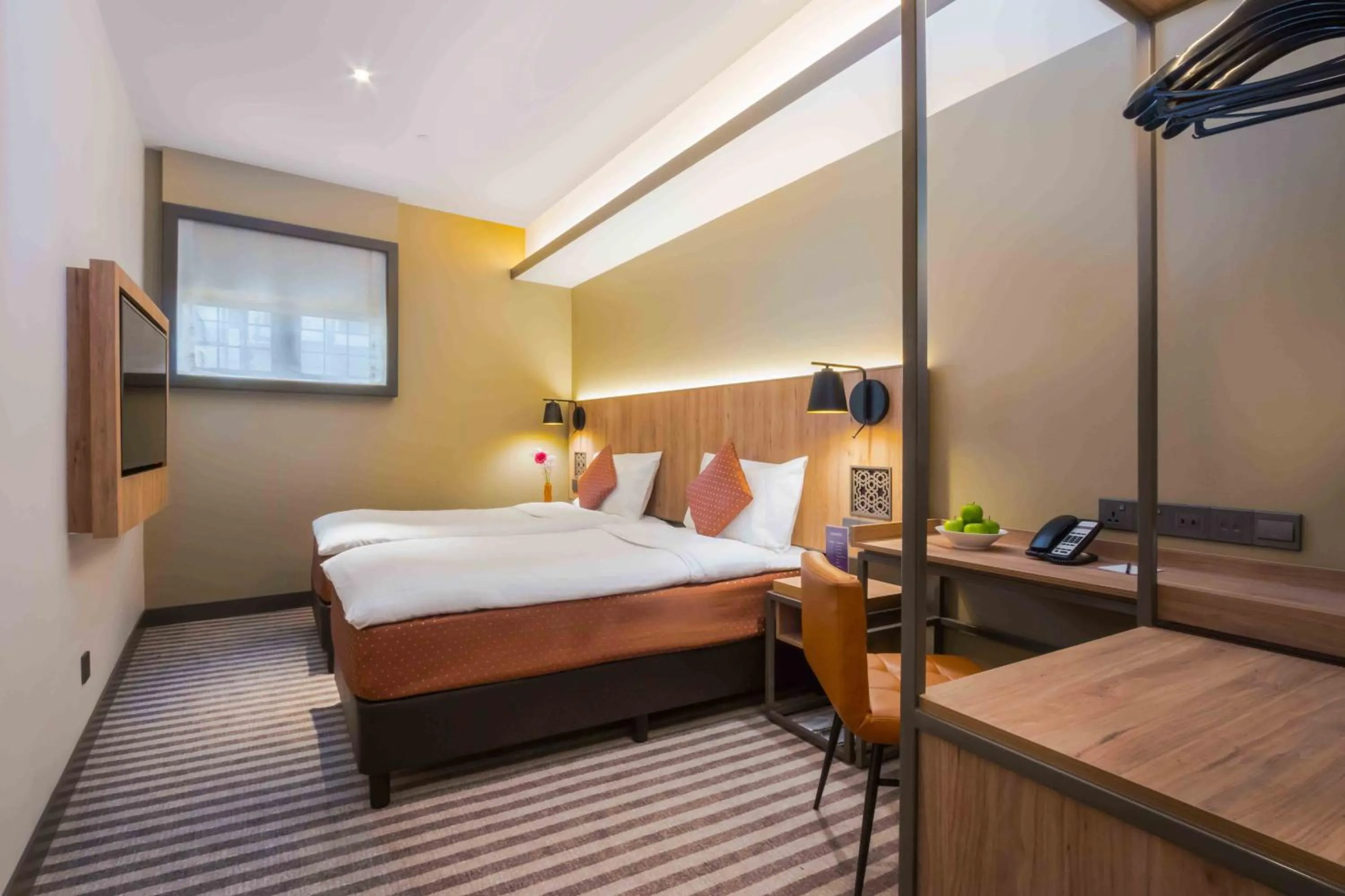 Photo of the whole room in Aqueen Heritage Hotel Little India