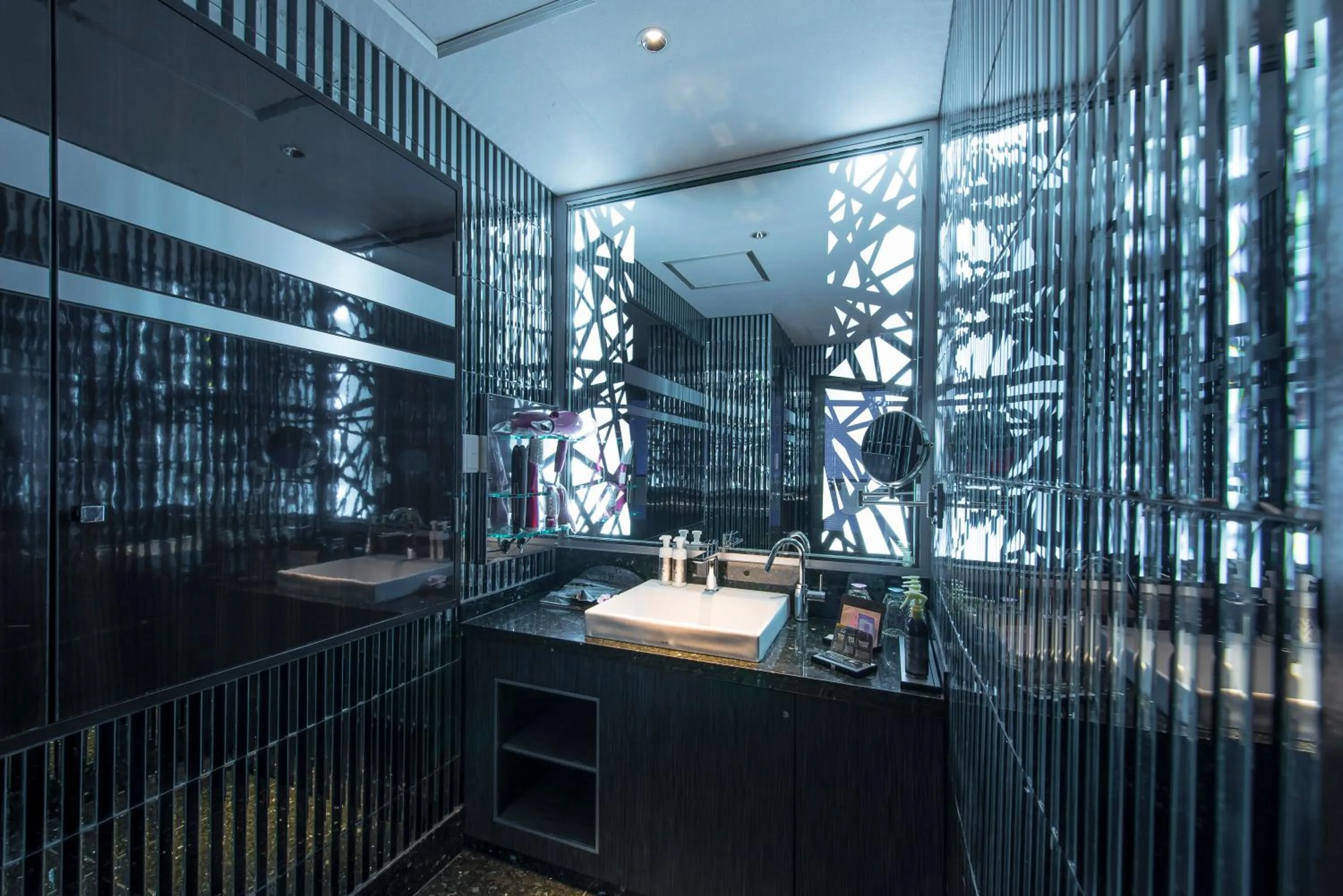 HOTEL W-AVANZA-W GROUP HOTELS and RESORTS-