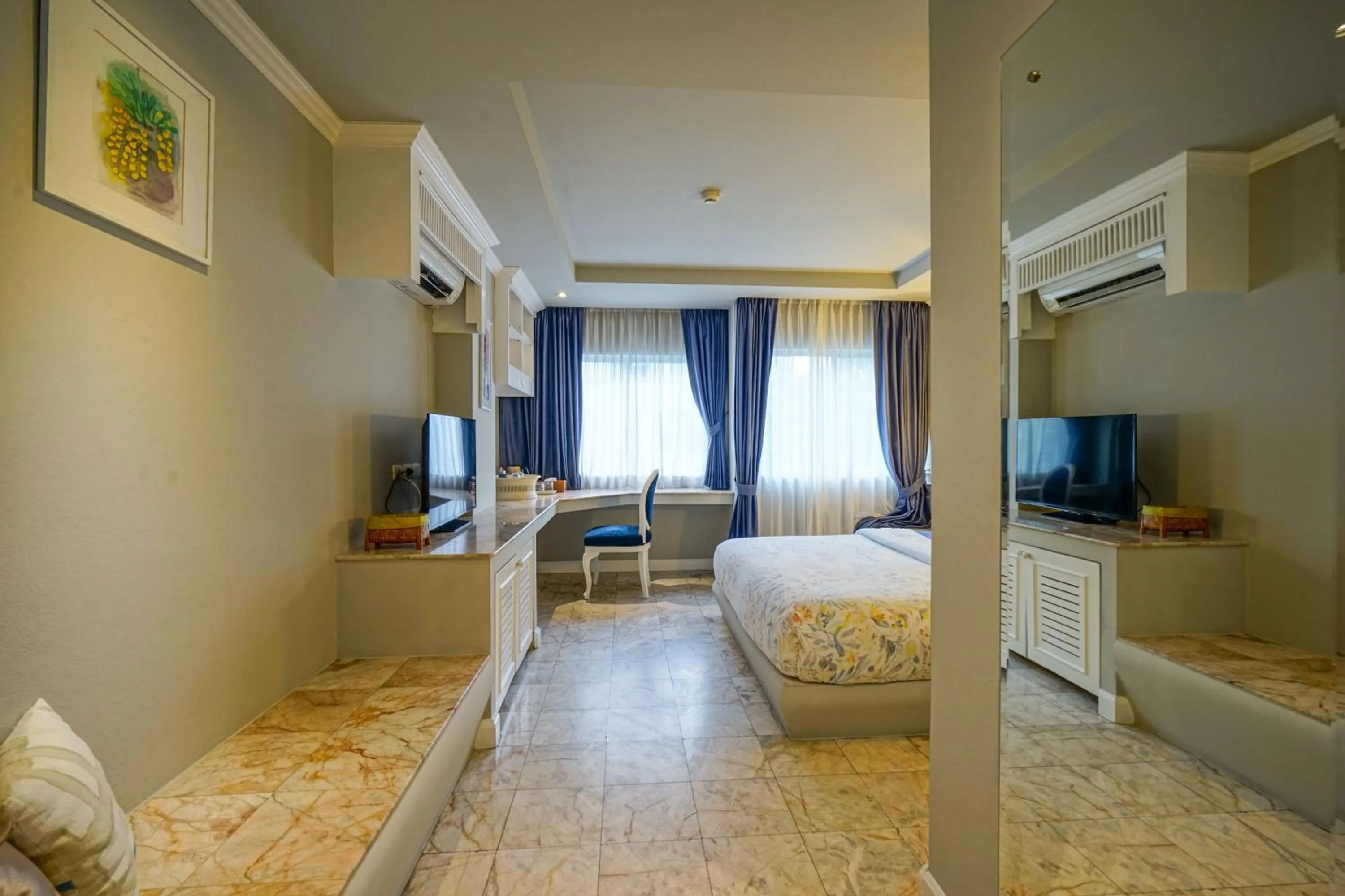 Living room, Bed in At Pingnakorn Nimman Hotel