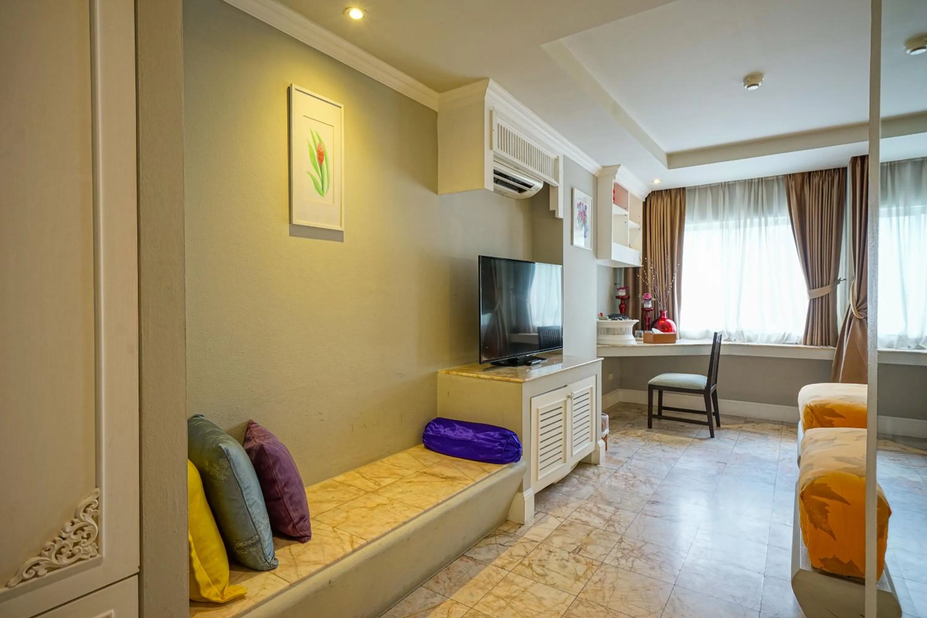 Seating area in At Pingnakorn Nimman Hotel