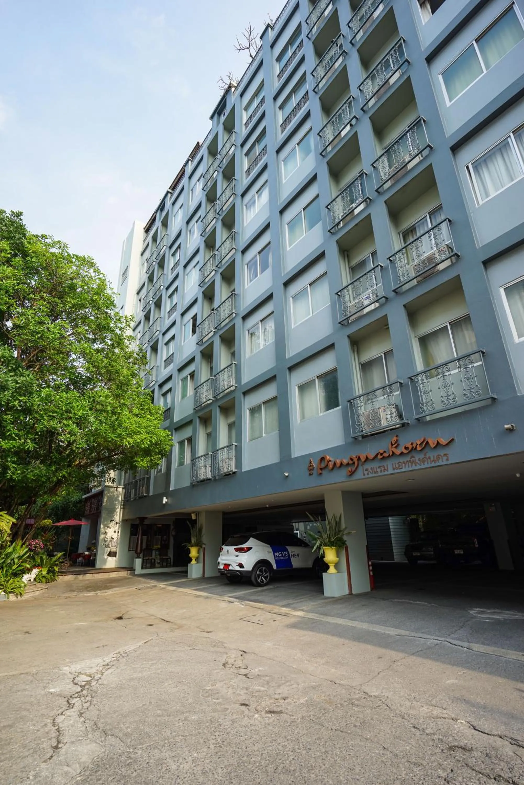 Facade/entrance in At Pingnakorn Nimman Hotel