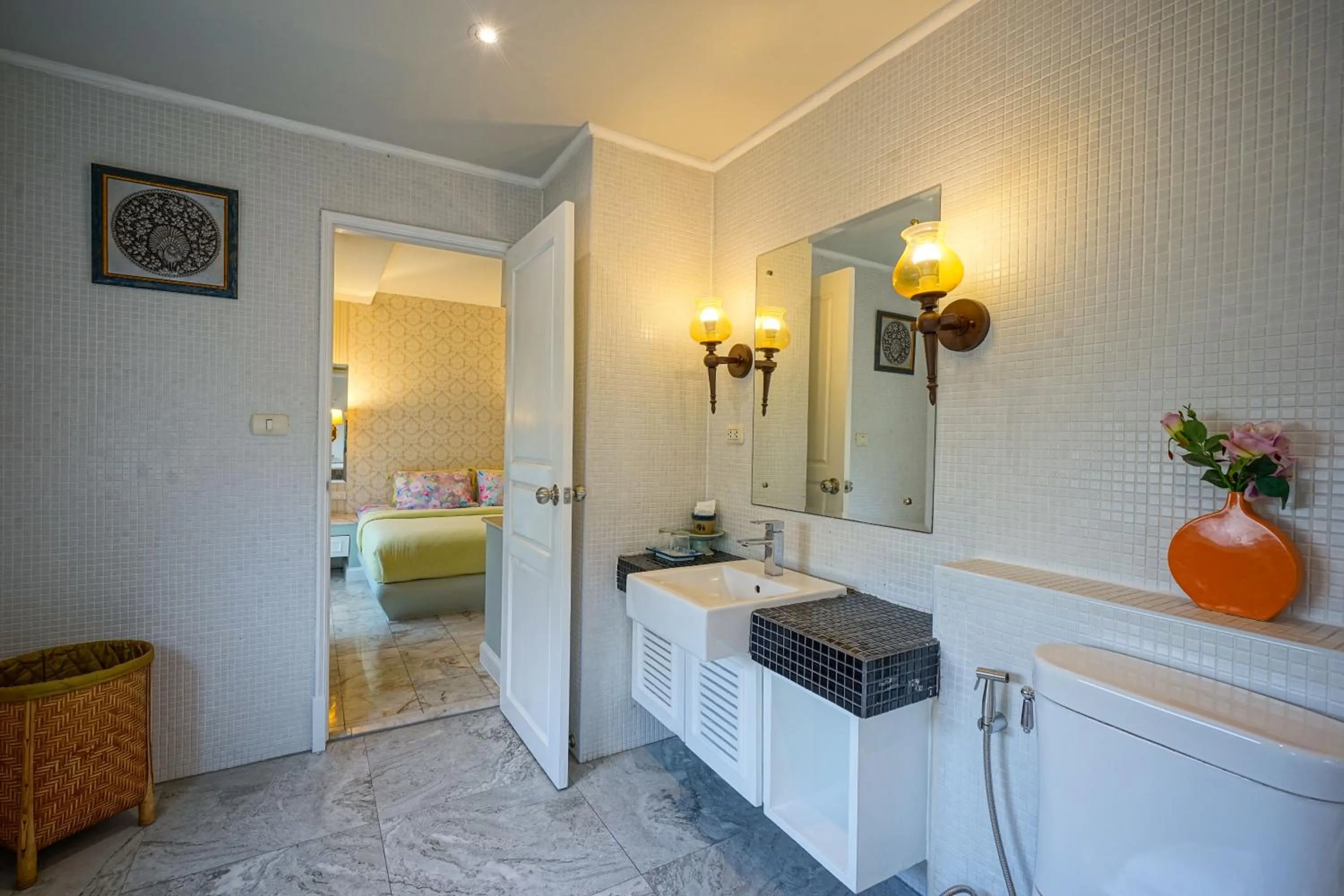 Bathroom, Bed in At Pingnakorn Nimman Hotel