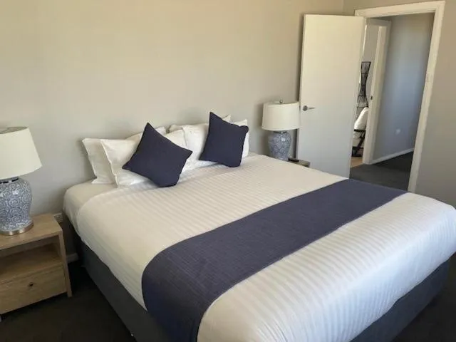 Two-Bedroom Apartment with Balcony and Sea View in Seabreeze Hotel