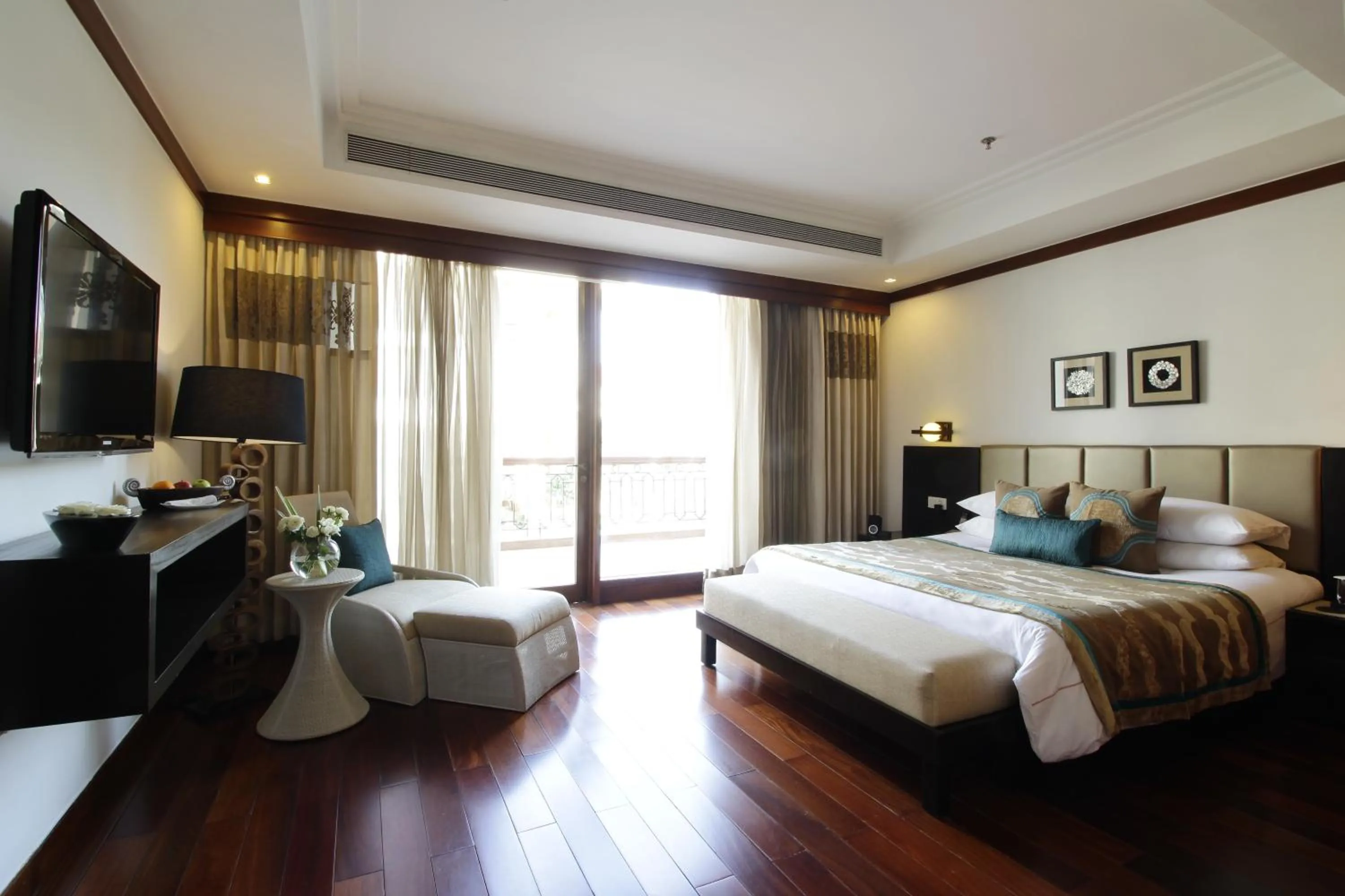 Bed in Jaypee Greens Golf and Spa Resort
