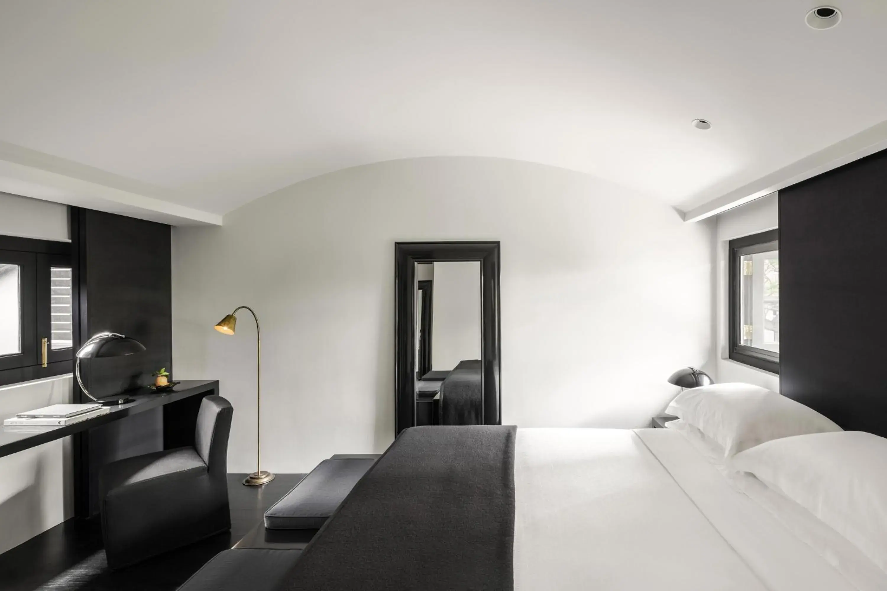 Shophouse Room, Roundtrip Airport Transfers, Club Lounge Access, Evening Cocktails, Appetizers, 1 Queen in Duxton Reserve Singapore, Autograph Collection Shophouse Room, Roundtrip Airport Transfers, Club Lounge Access, Evening Cocktails, Appetizers, 1 Queen in Duxton Reserve Singapore, Autograph Collection