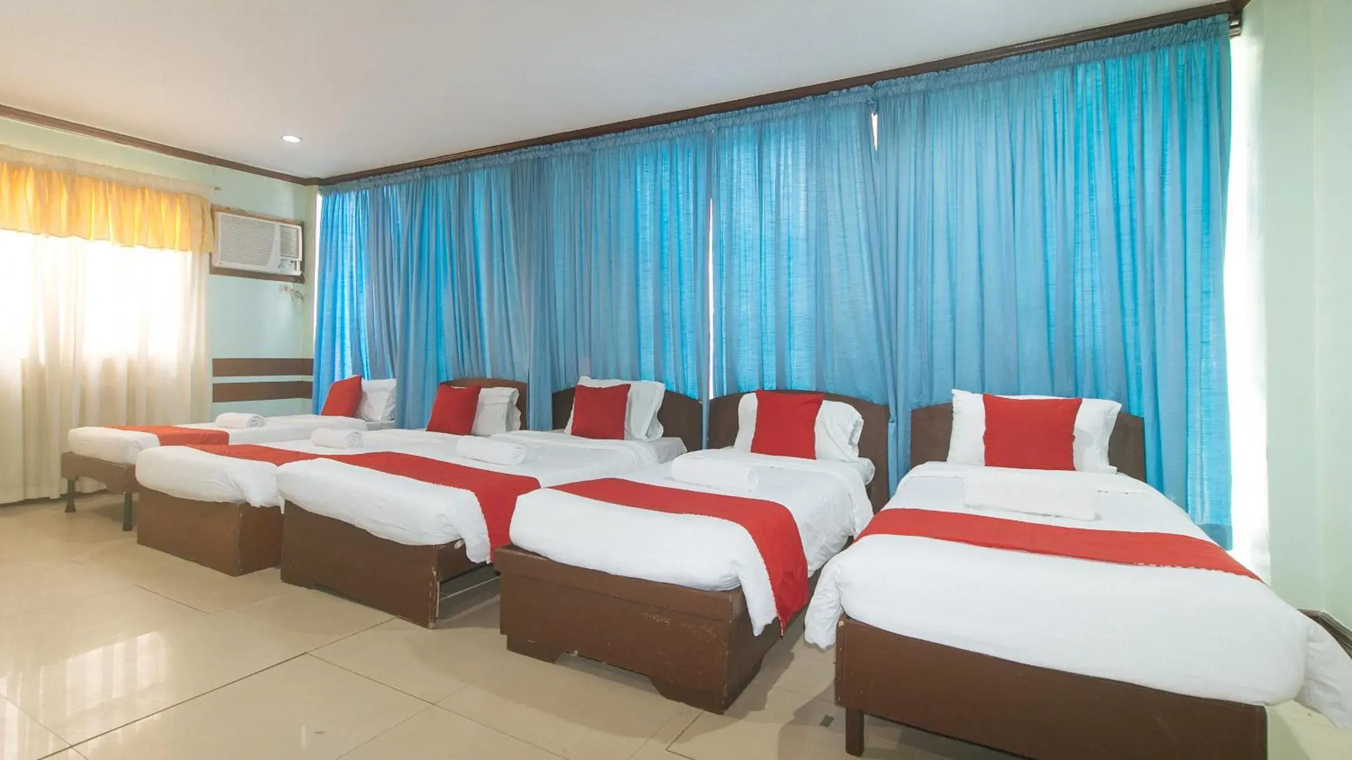 Family Suite in RedDoorz at Maanyag Pension House Mandaue Family Suite in RedDoorz at Maanyag Pension House Mandaue