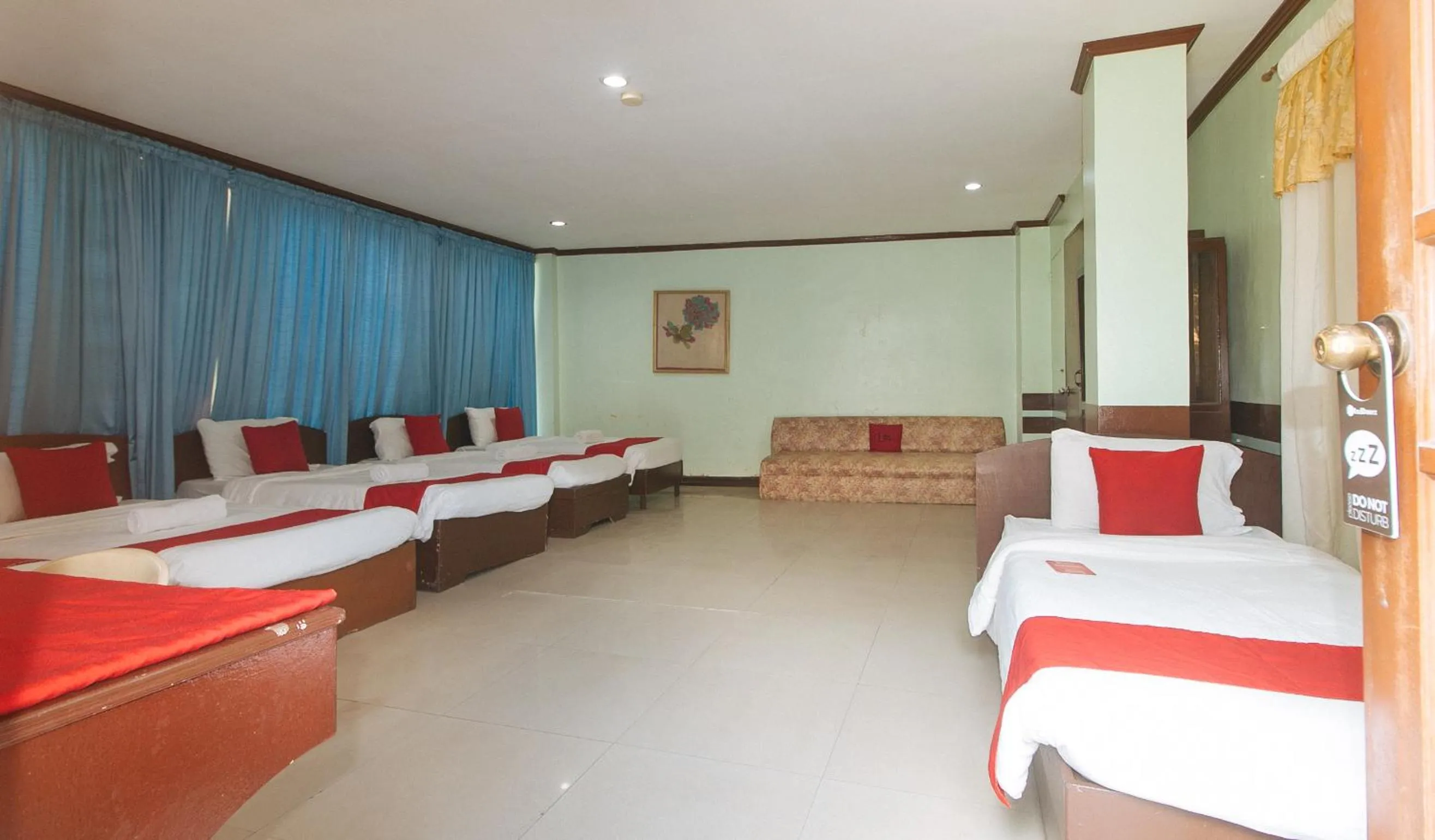 TV and multimedia, Bed in RedDoorz at Maanyag Pension House Mandaue