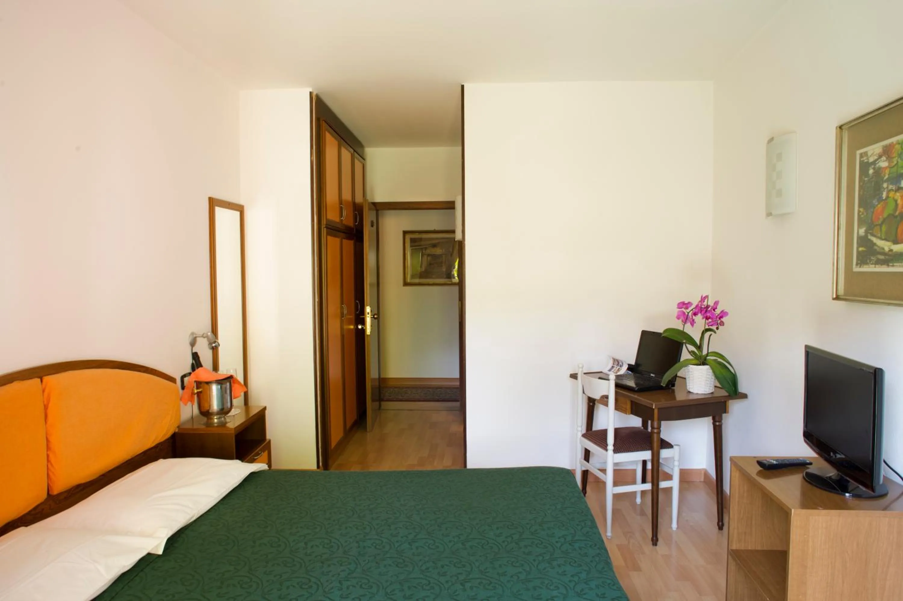 Bedroom, Bed in Hotel Sole Holiday