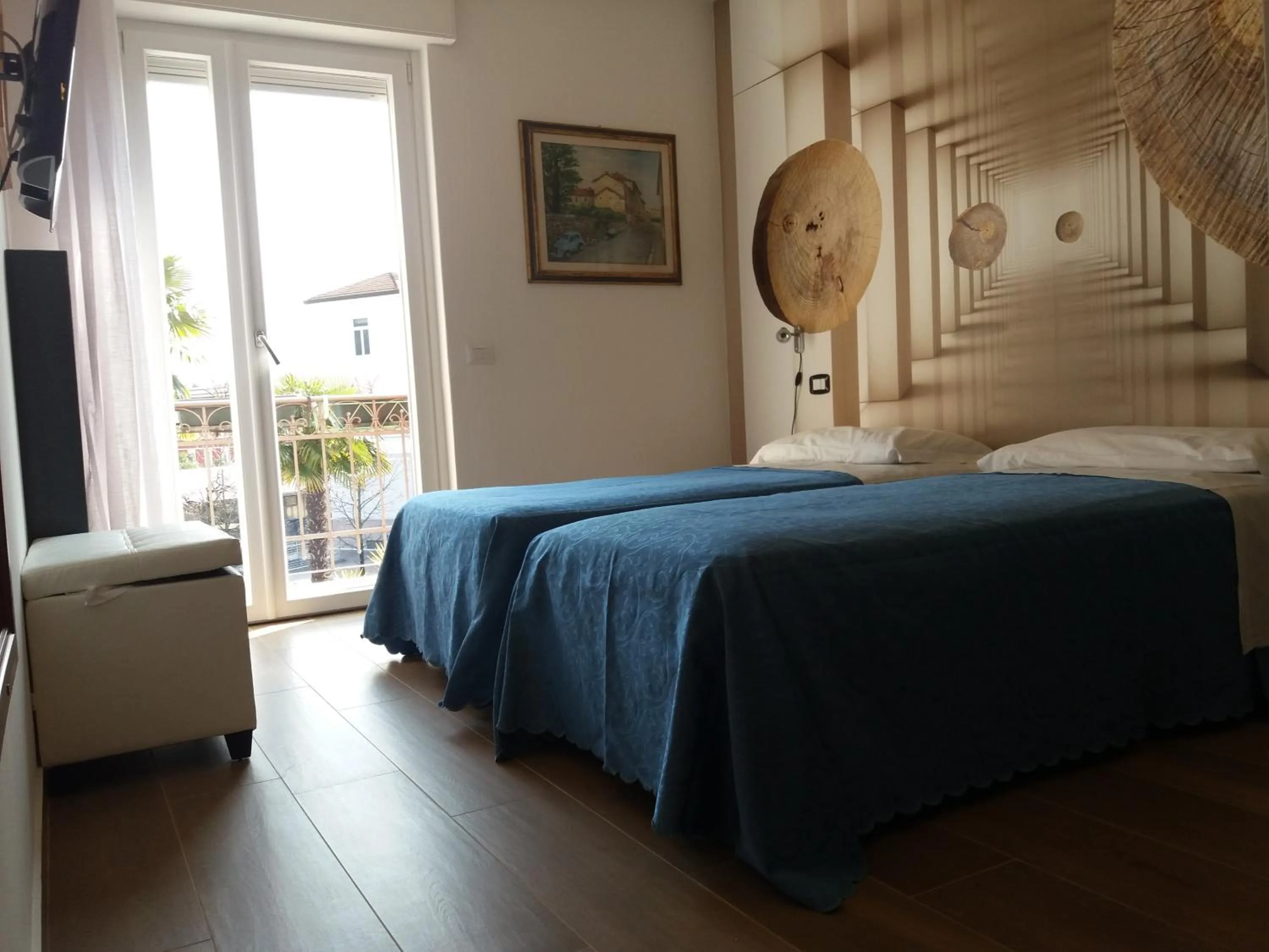 Balcony/Terrace, Bed in Hotel Sole Holiday