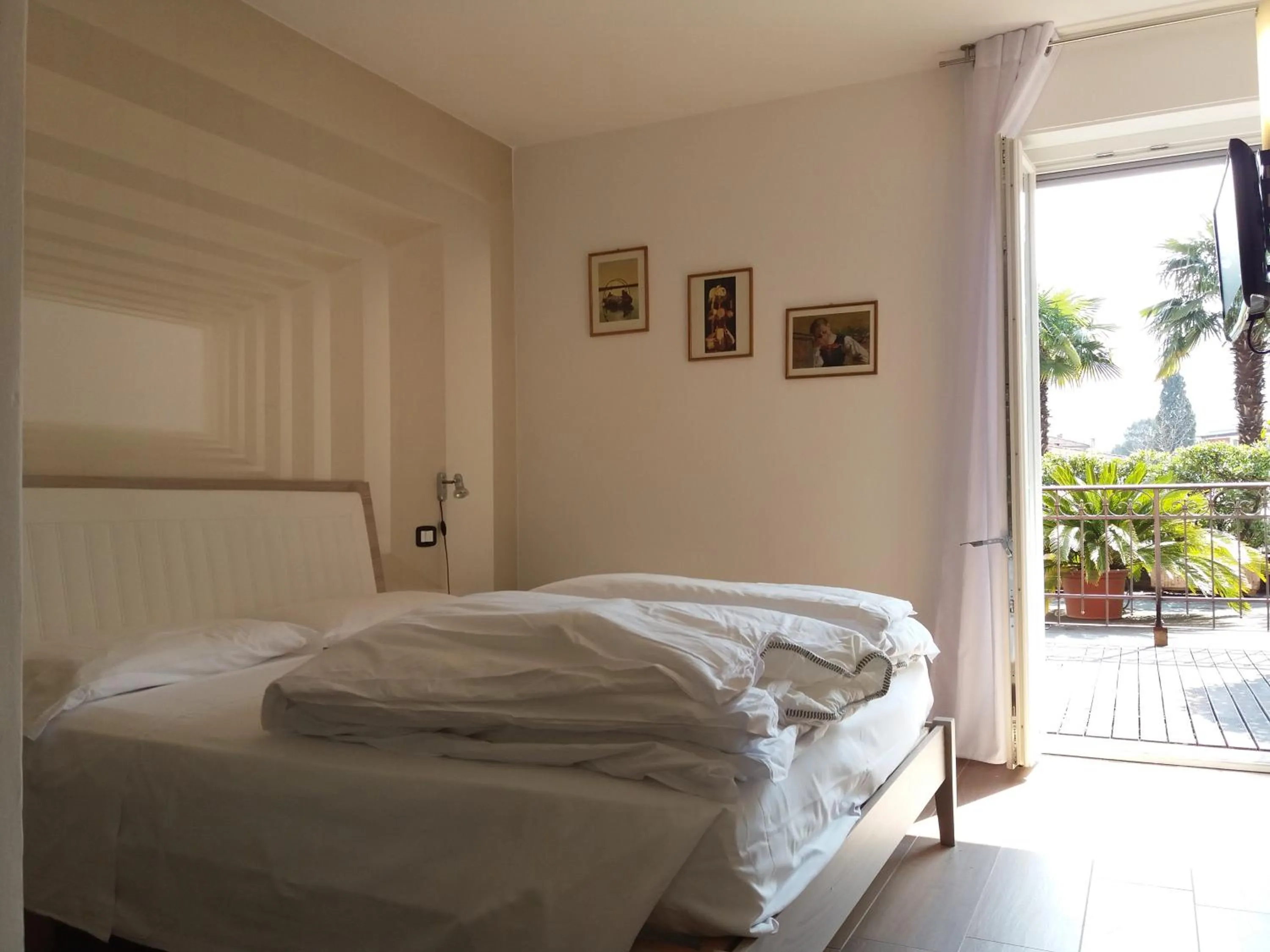 Bed in Hotel Sole Holiday