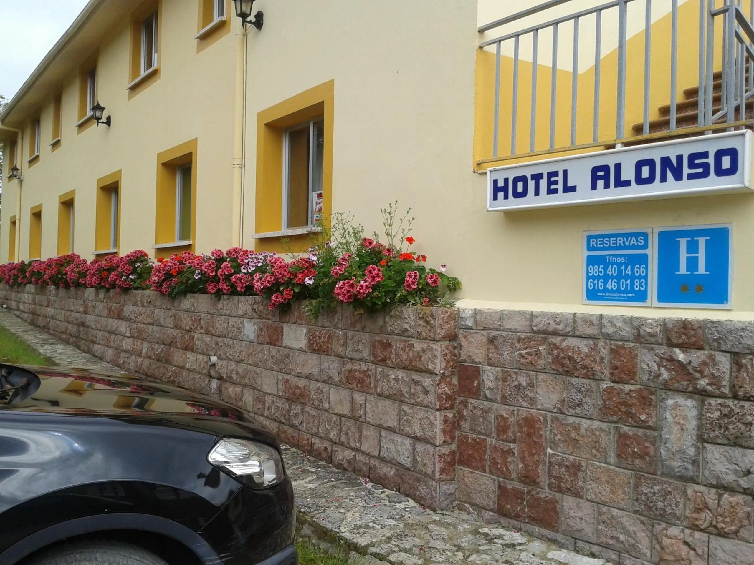 Facade/entrance in Hotel Alonso