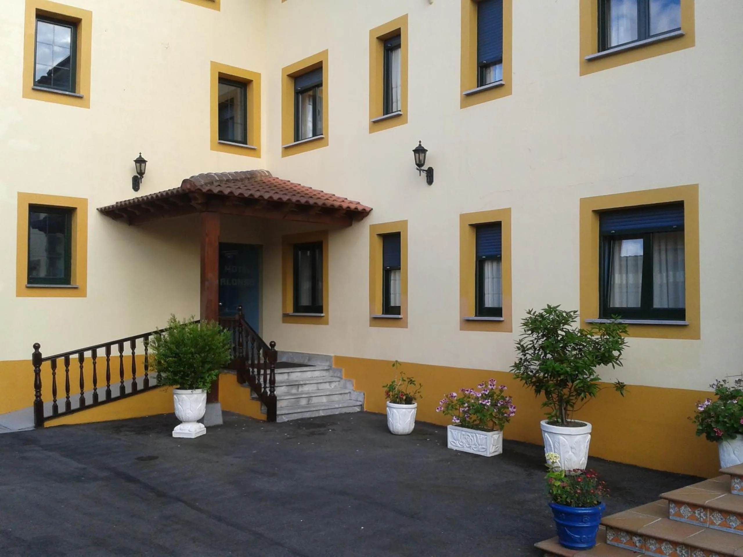 Property building in Hotel Alonso
