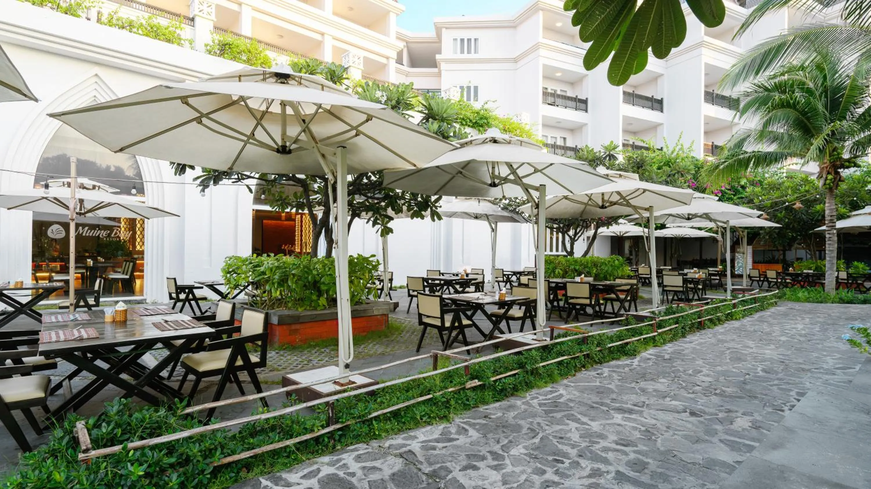 Restaurant/places to eat in Muine Bay Resort