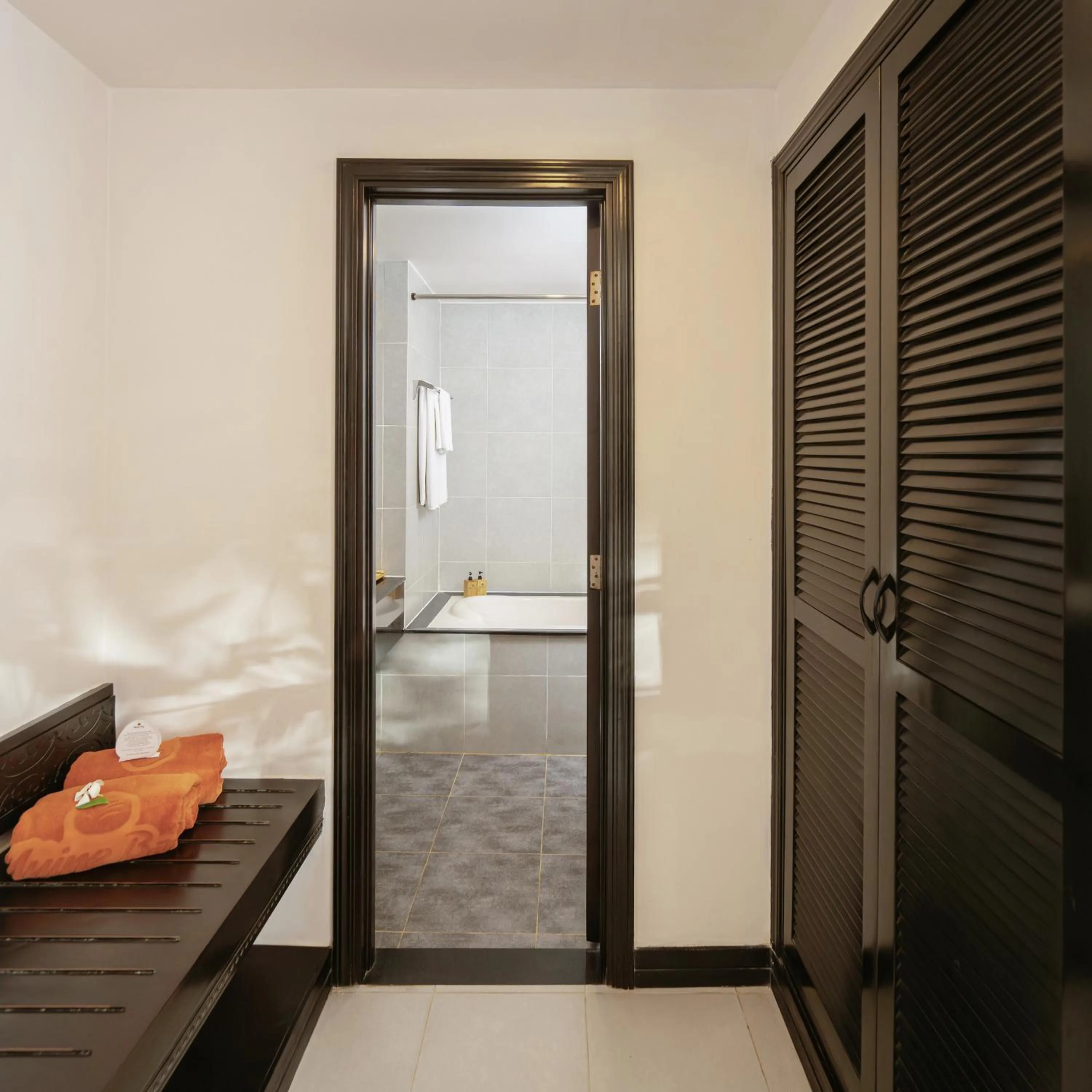 wardrobe, Bed in Muine Bay Resort