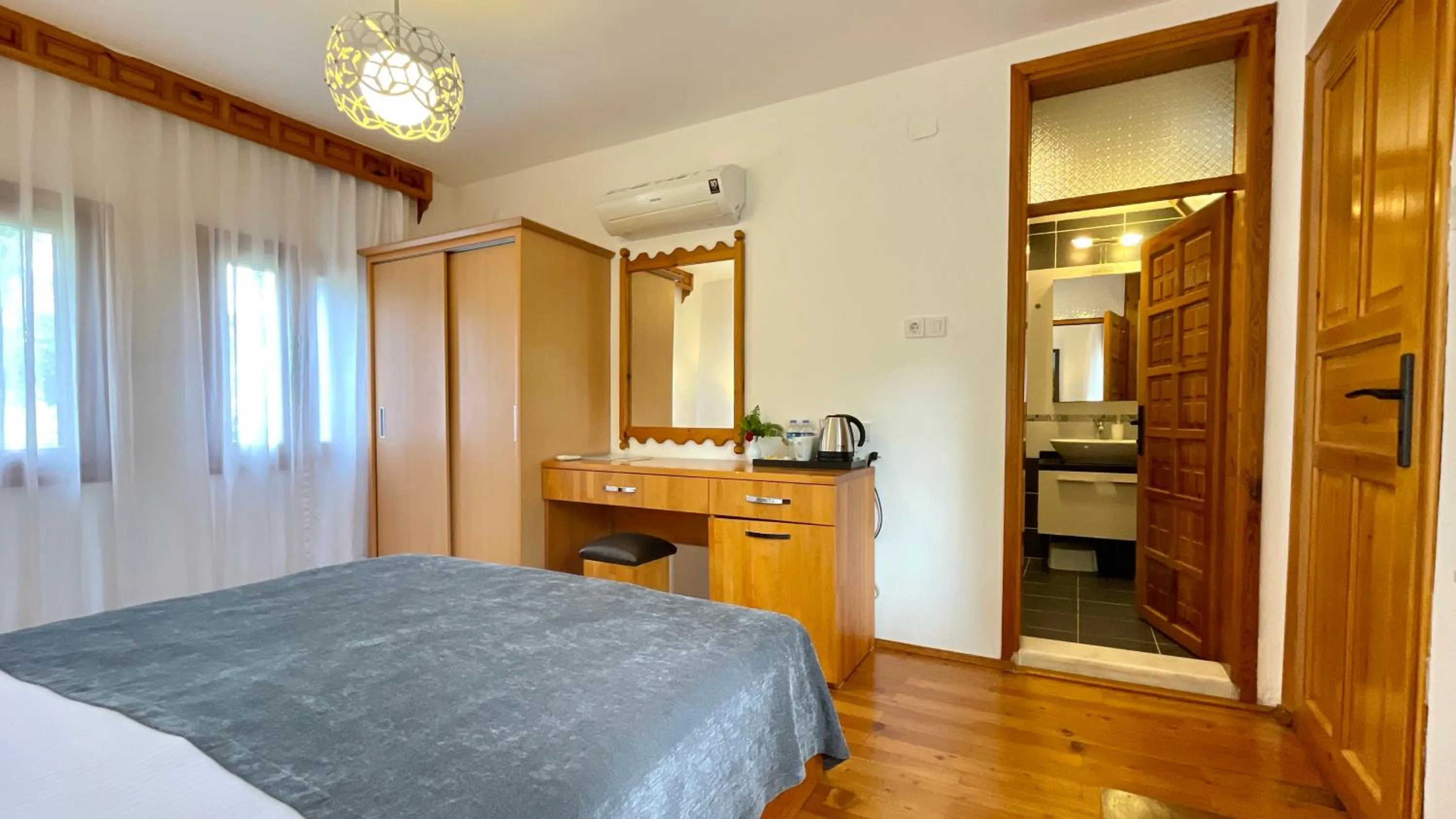 Photo of the whole room, Bed in Aida Hotel