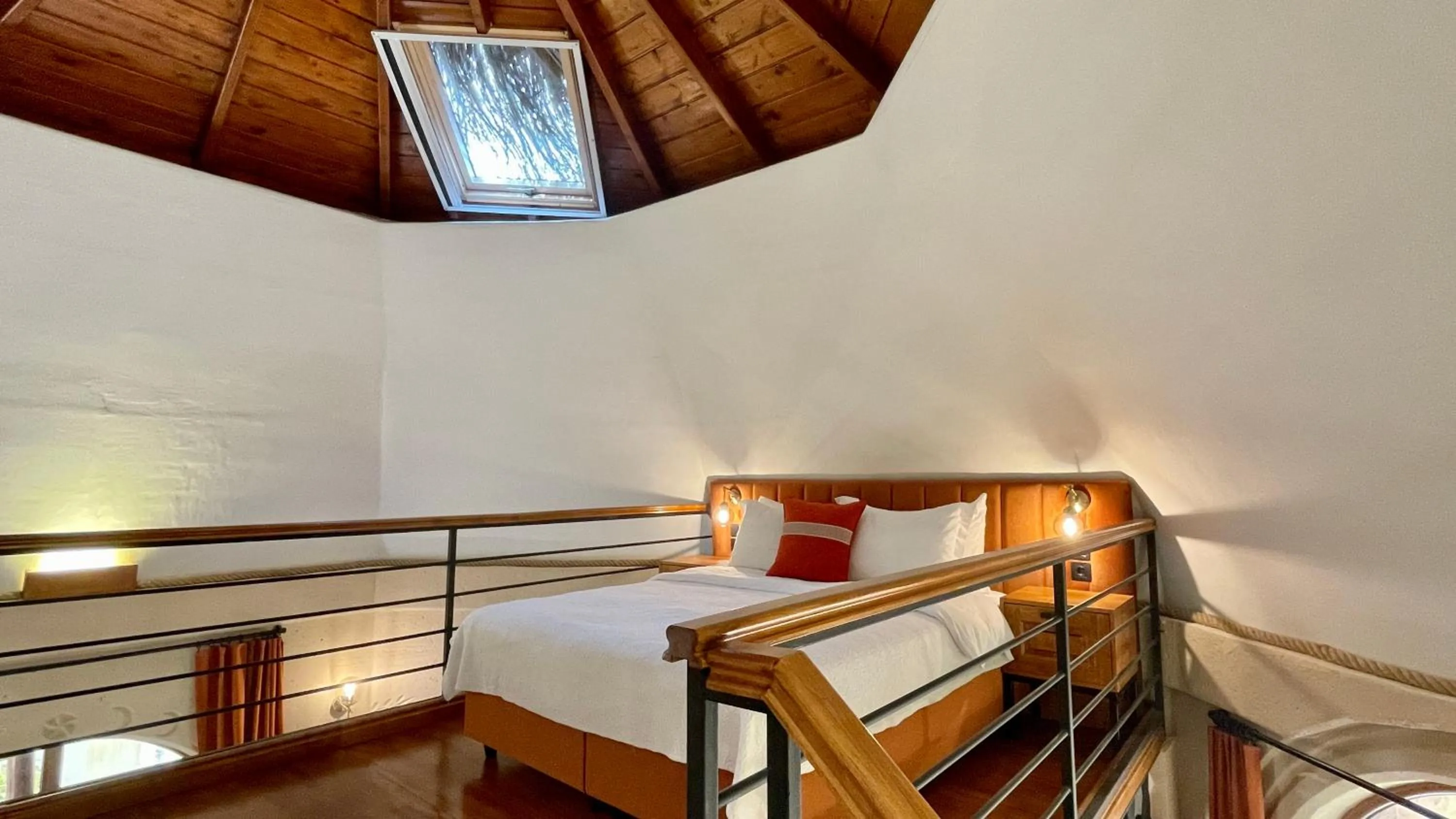 Bedroom, Bed in Aida Hotel