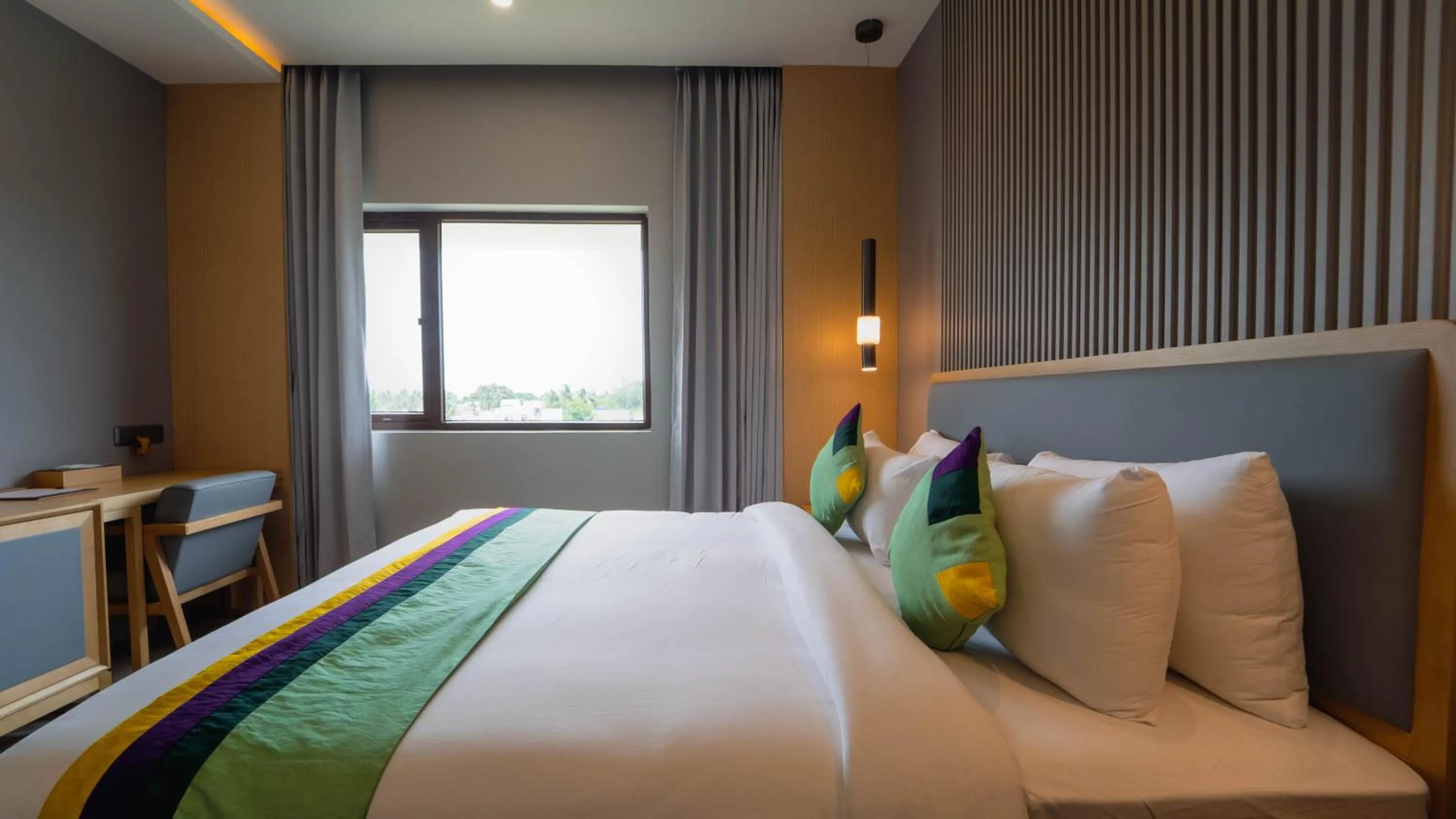 Bedroom, Bed in Treebo Kingsbury Fiesta Vellore