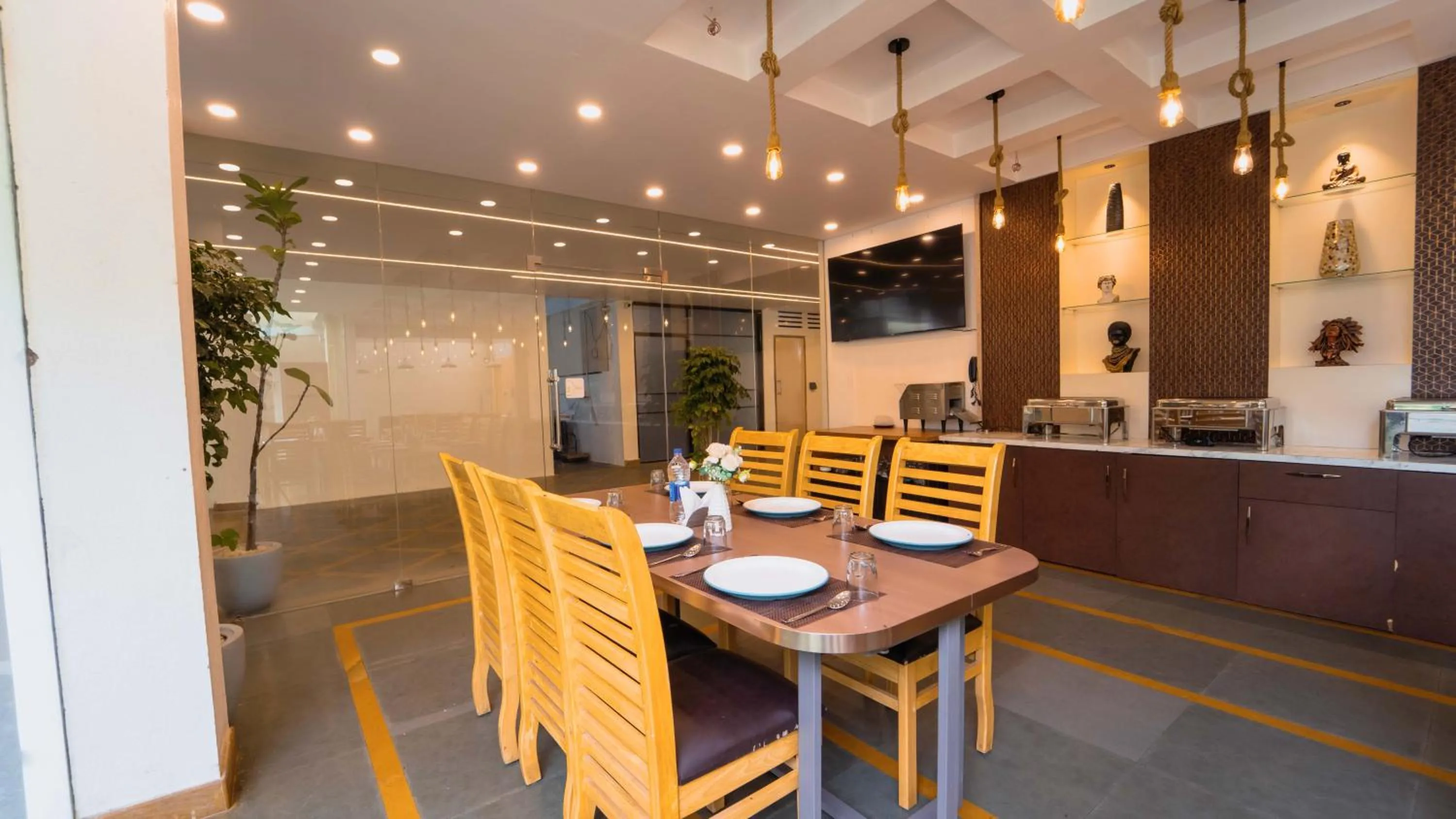 Restaurant/places to eat in Treebo Kingsbury Fiesta Vellore