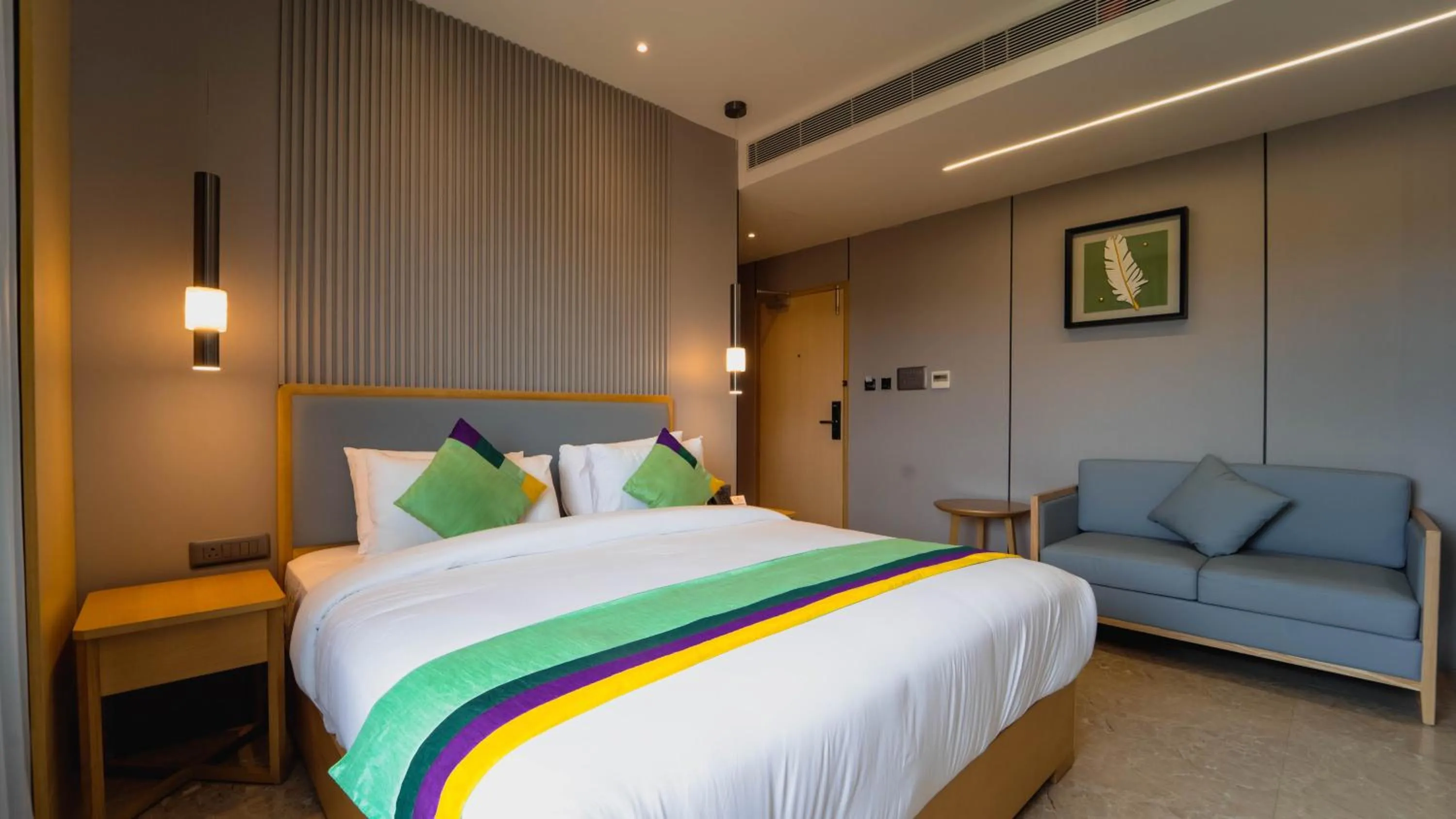 Bedroom, Bed in Treebo Kingsbury Fiesta Vellore