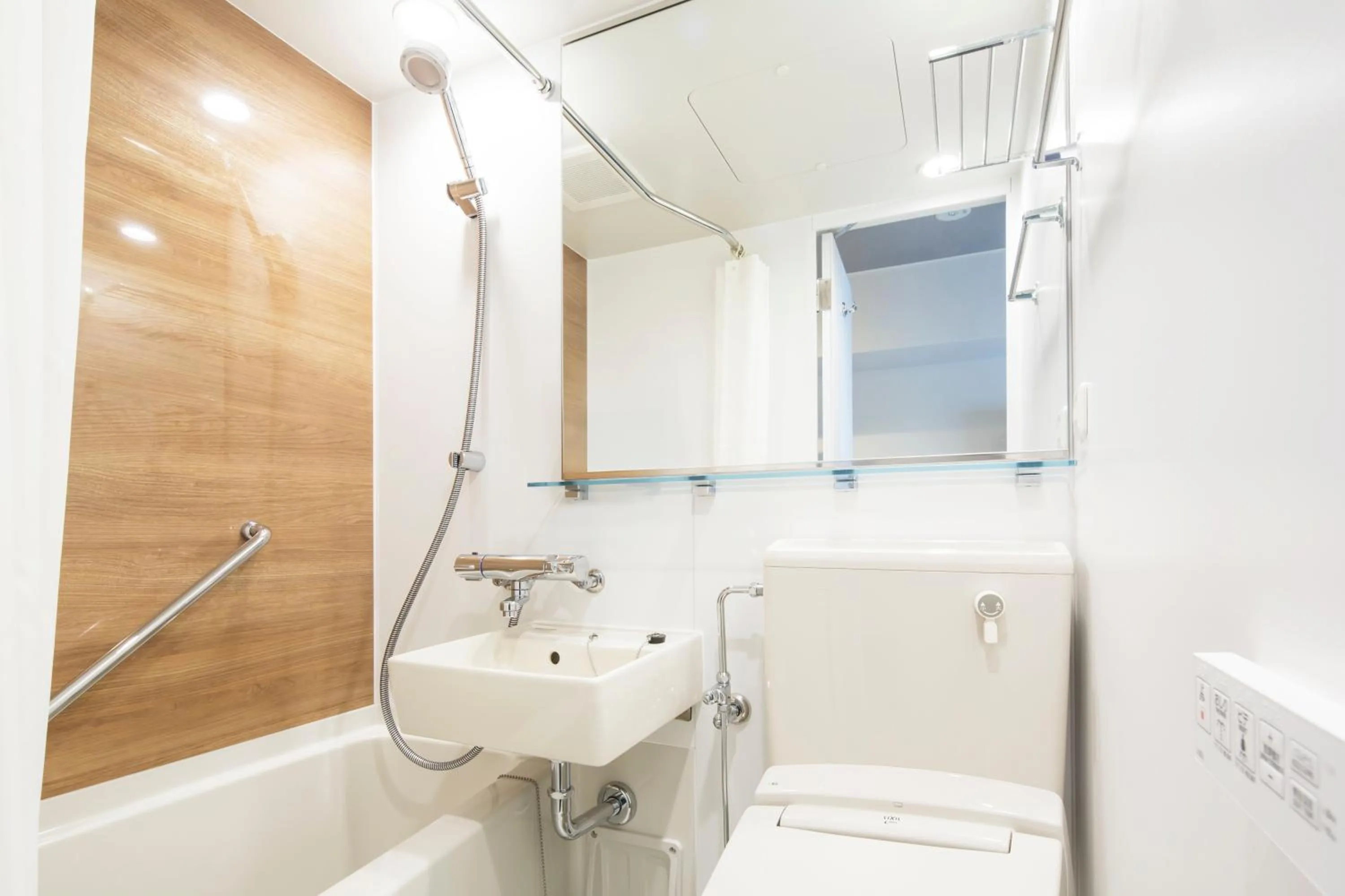 Shower in HOTEL MYSTAYS Gotanda