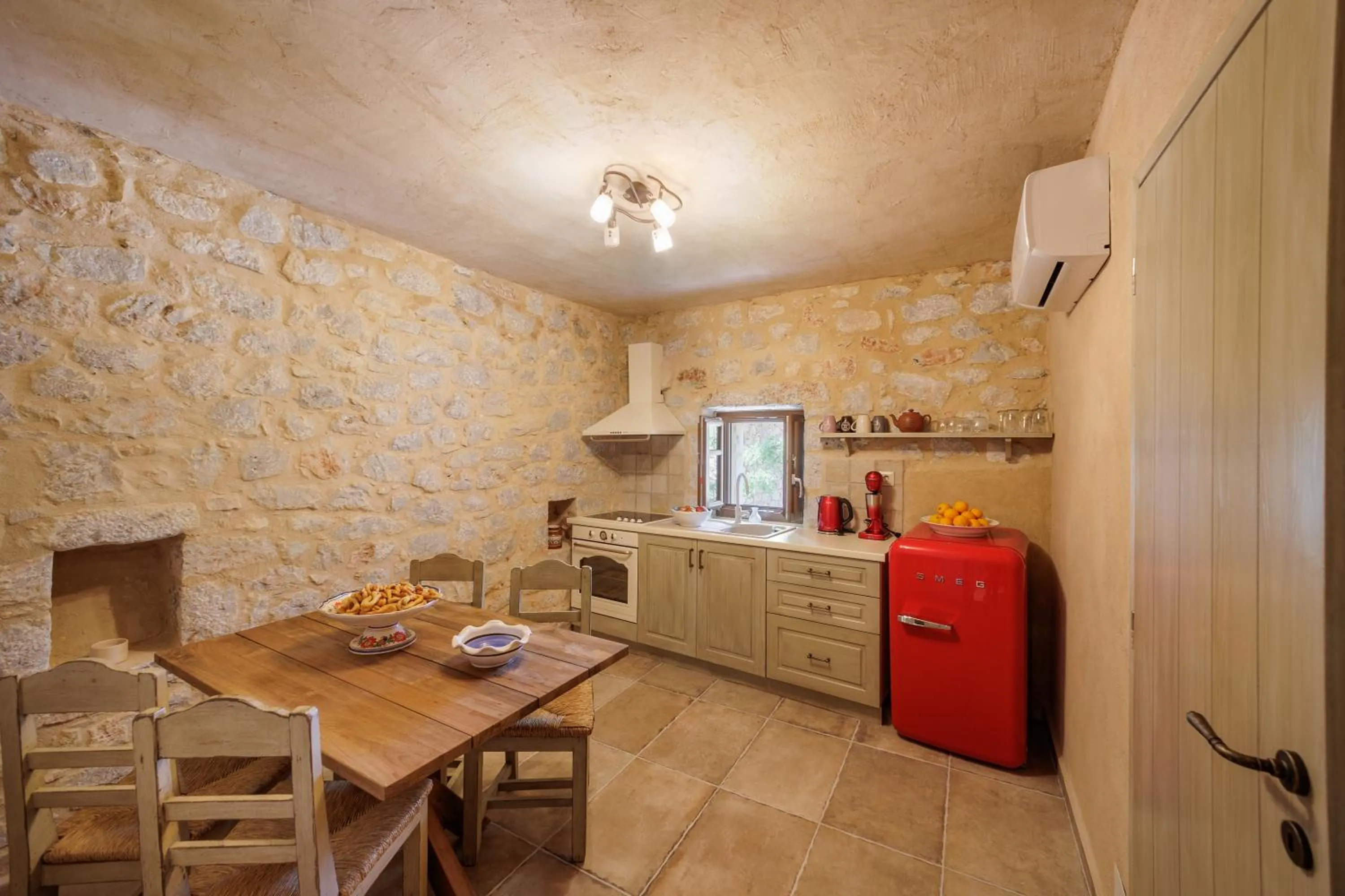 Kitchen or kitchenette in Arapakis Historic Castle