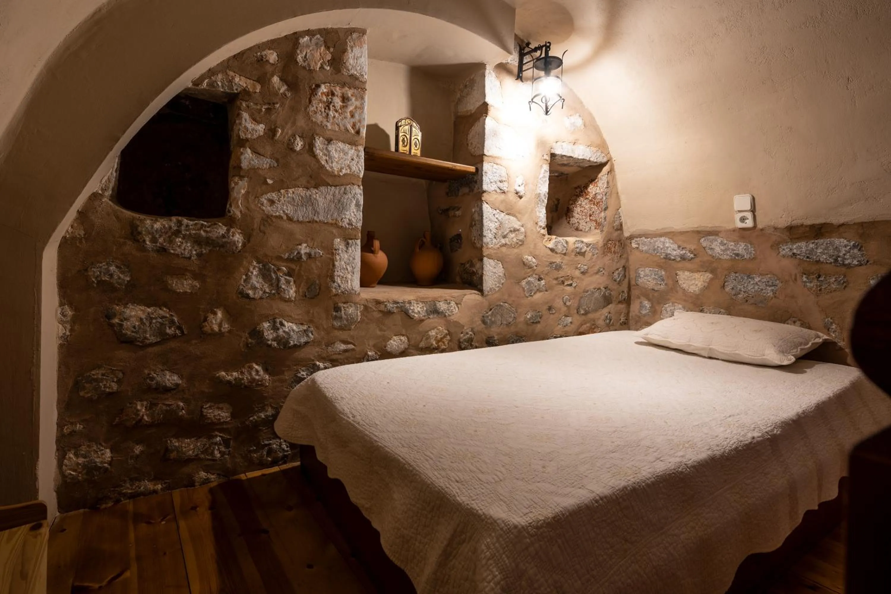 Bedroom, Bed in Arapakis Historic Castle