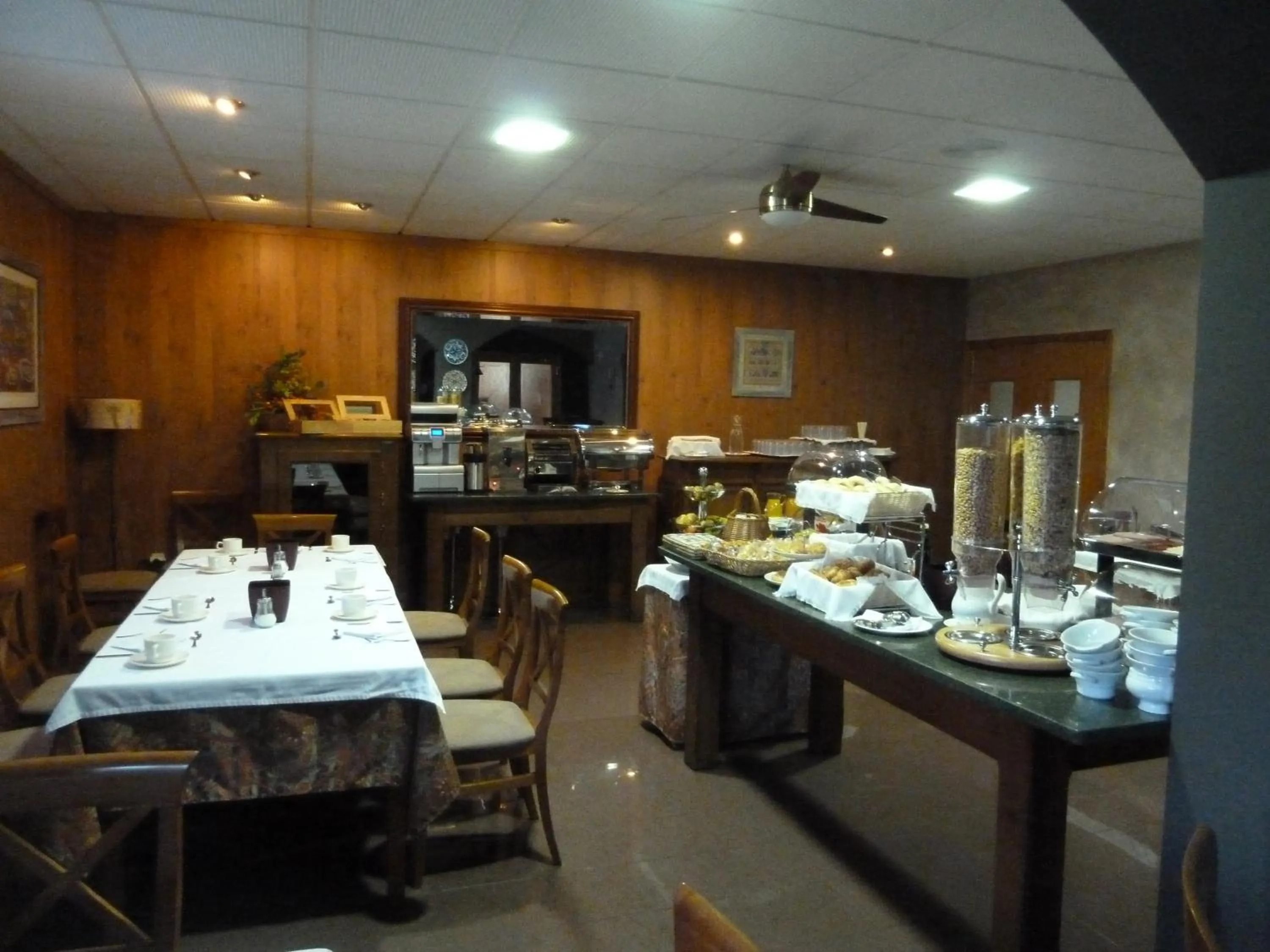 Buffet breakfast in Hotel Sabocos