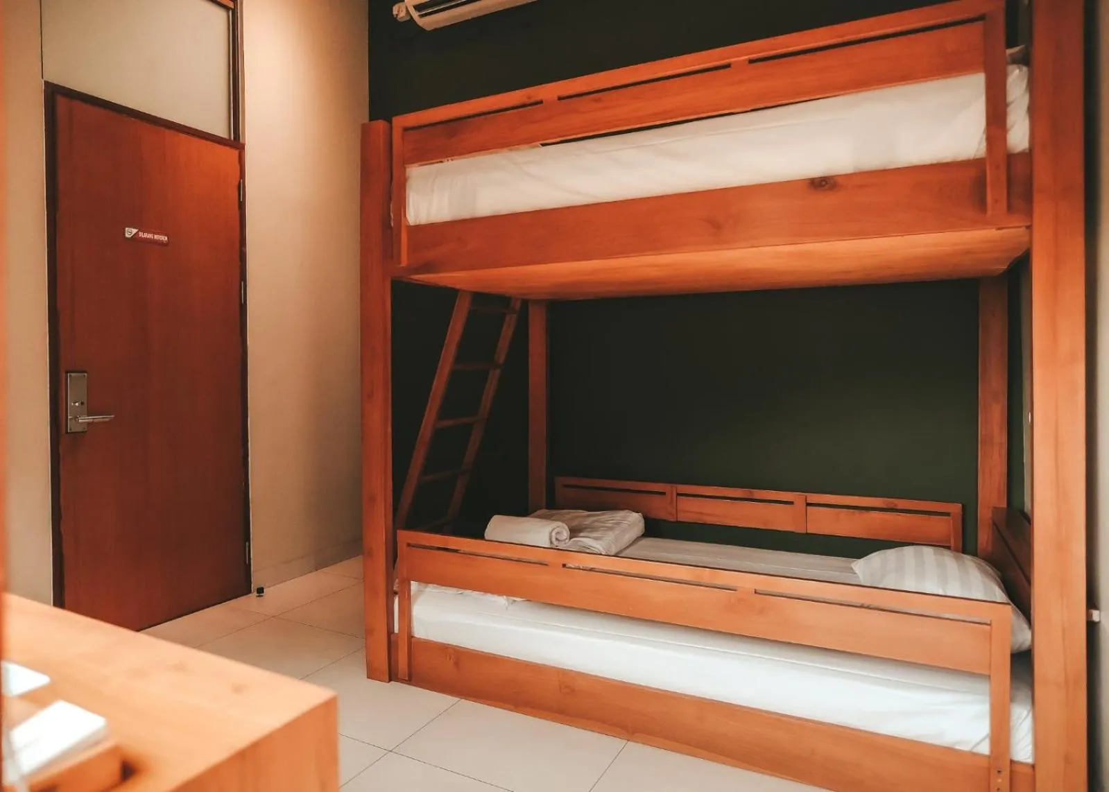 Bed in Escape Bajo