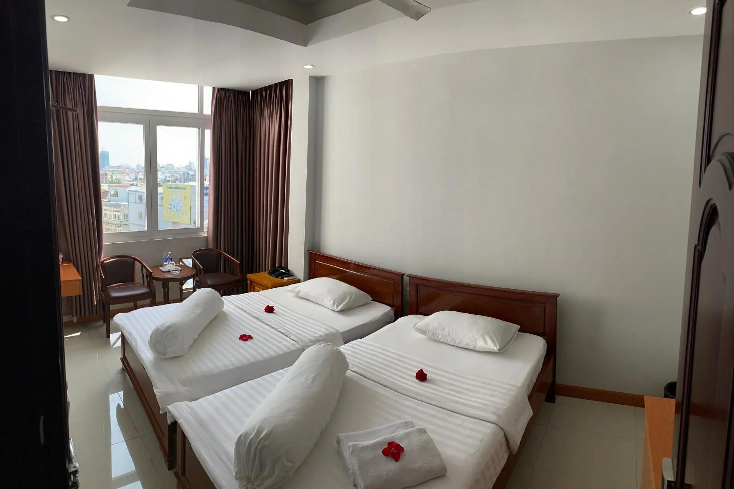 hair dresser, Bed in Rich Hotel