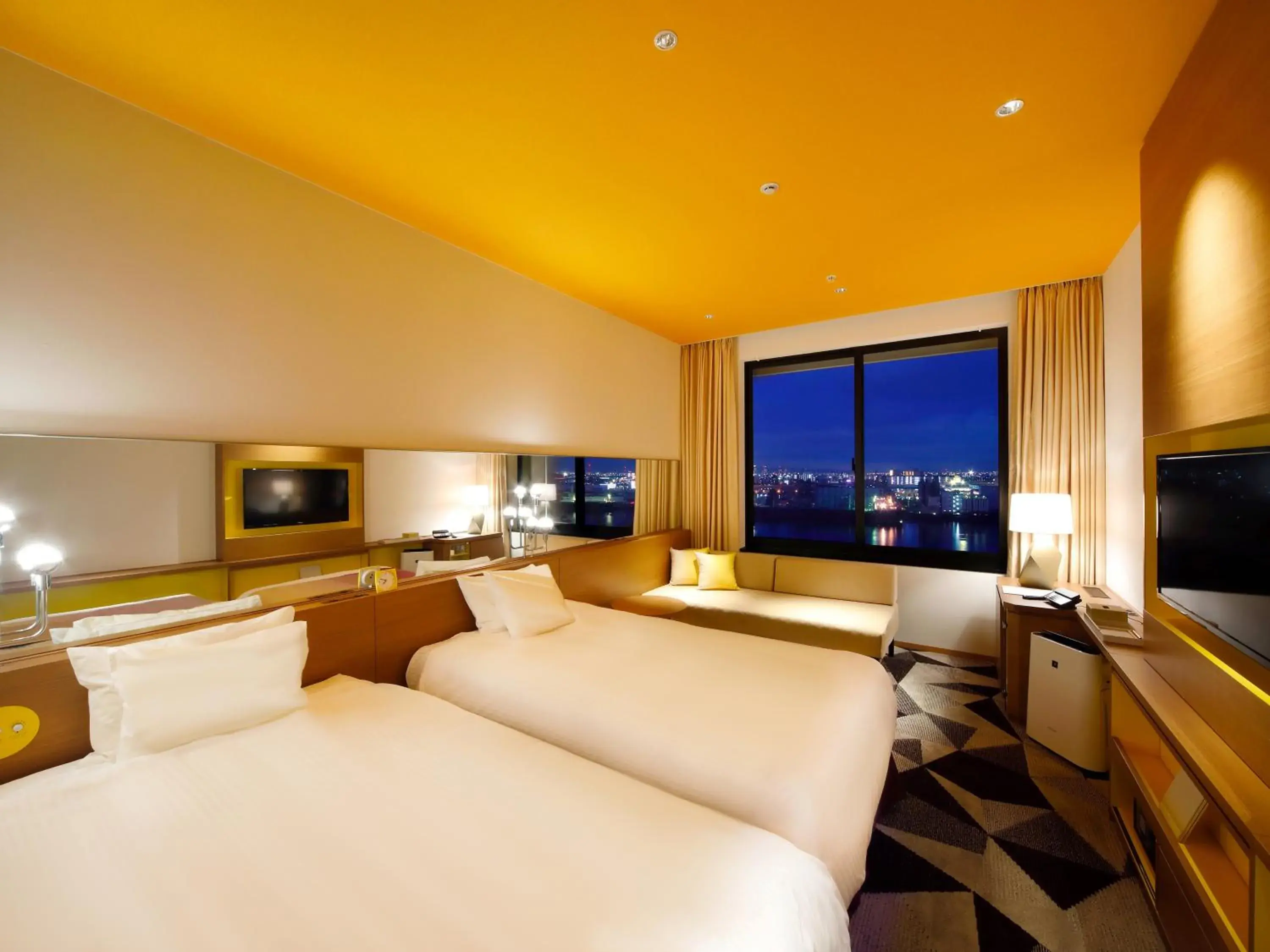 Superior Twin Room in Hotel Universal Port Vita Superior Twin Room in Hotel Universal Port Vita