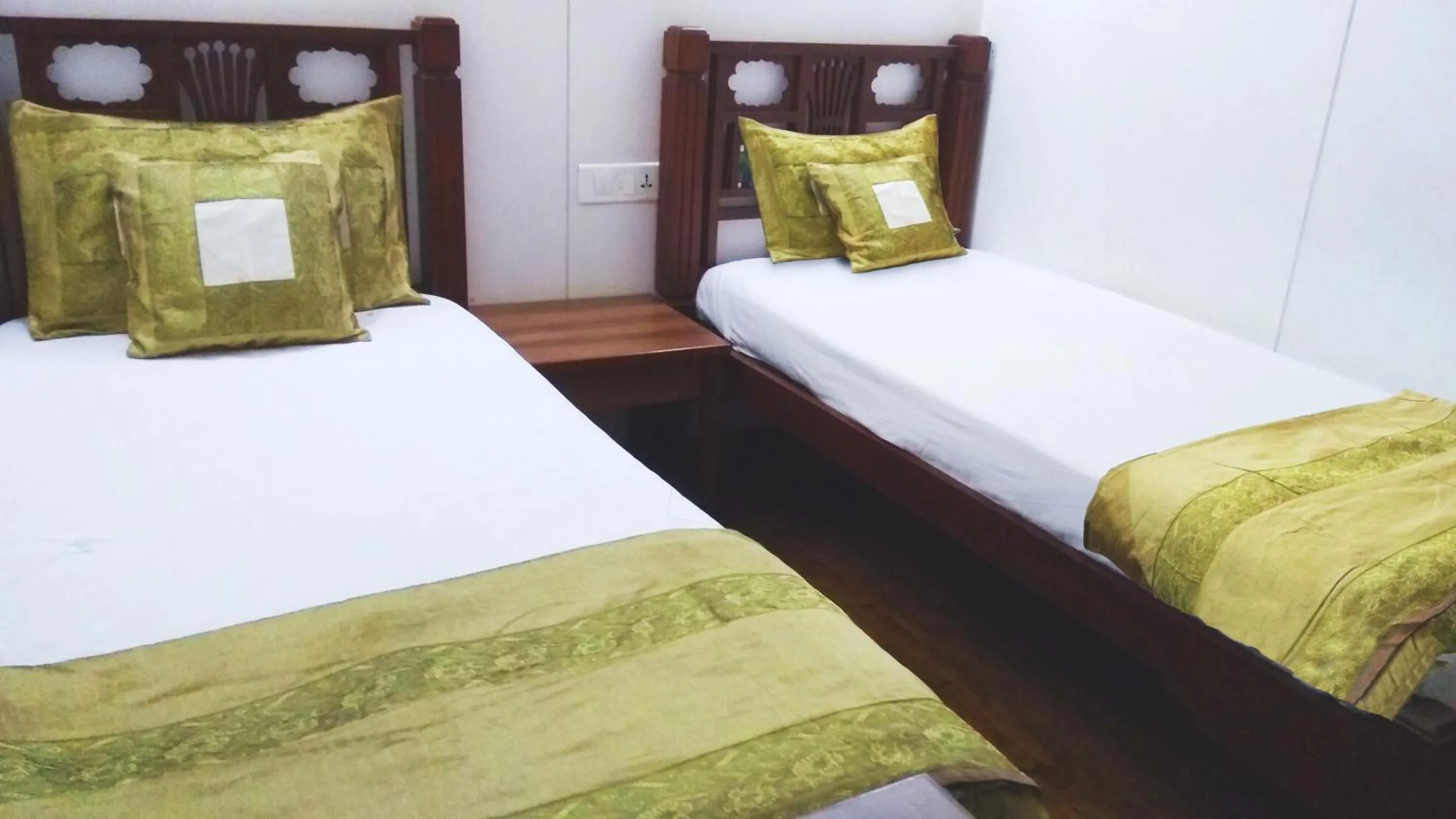 Photo of the whole room, Bed in Carlton Hotel Mumbai - Behind Taj Mahal Palace Colaba Mumbai