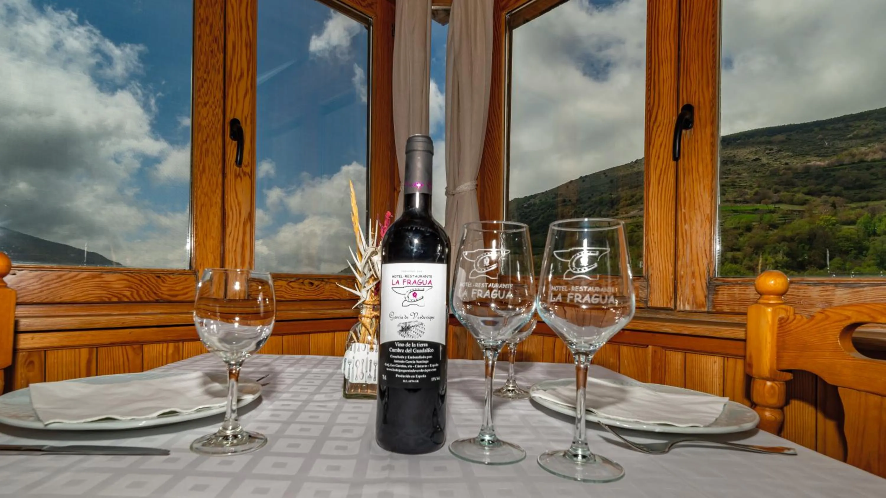 Restaurant/places to eat in Hotel La Fragua II