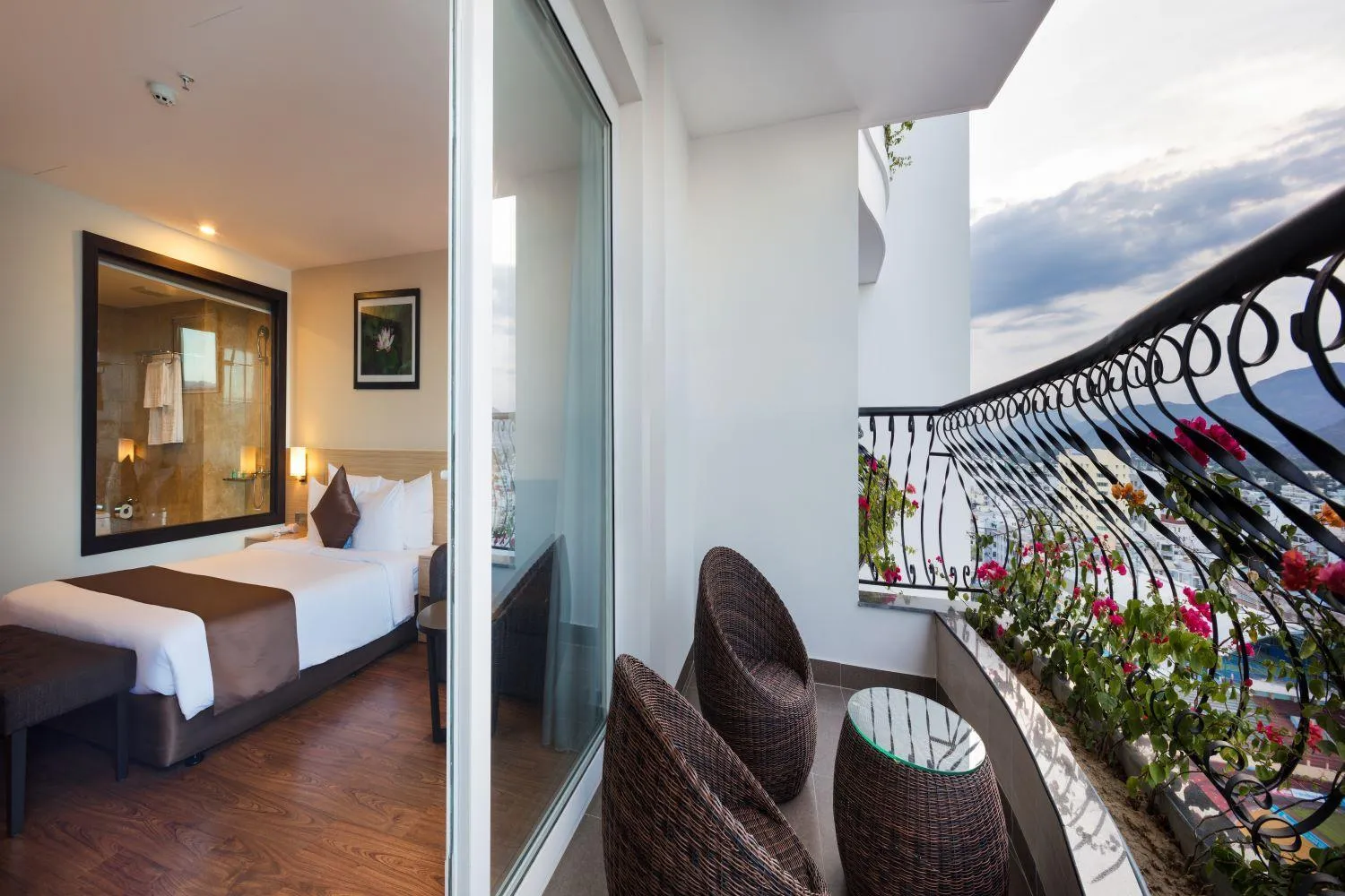 Balcony/Terrace, Bed in Sao Viet Nha Trang Hotel