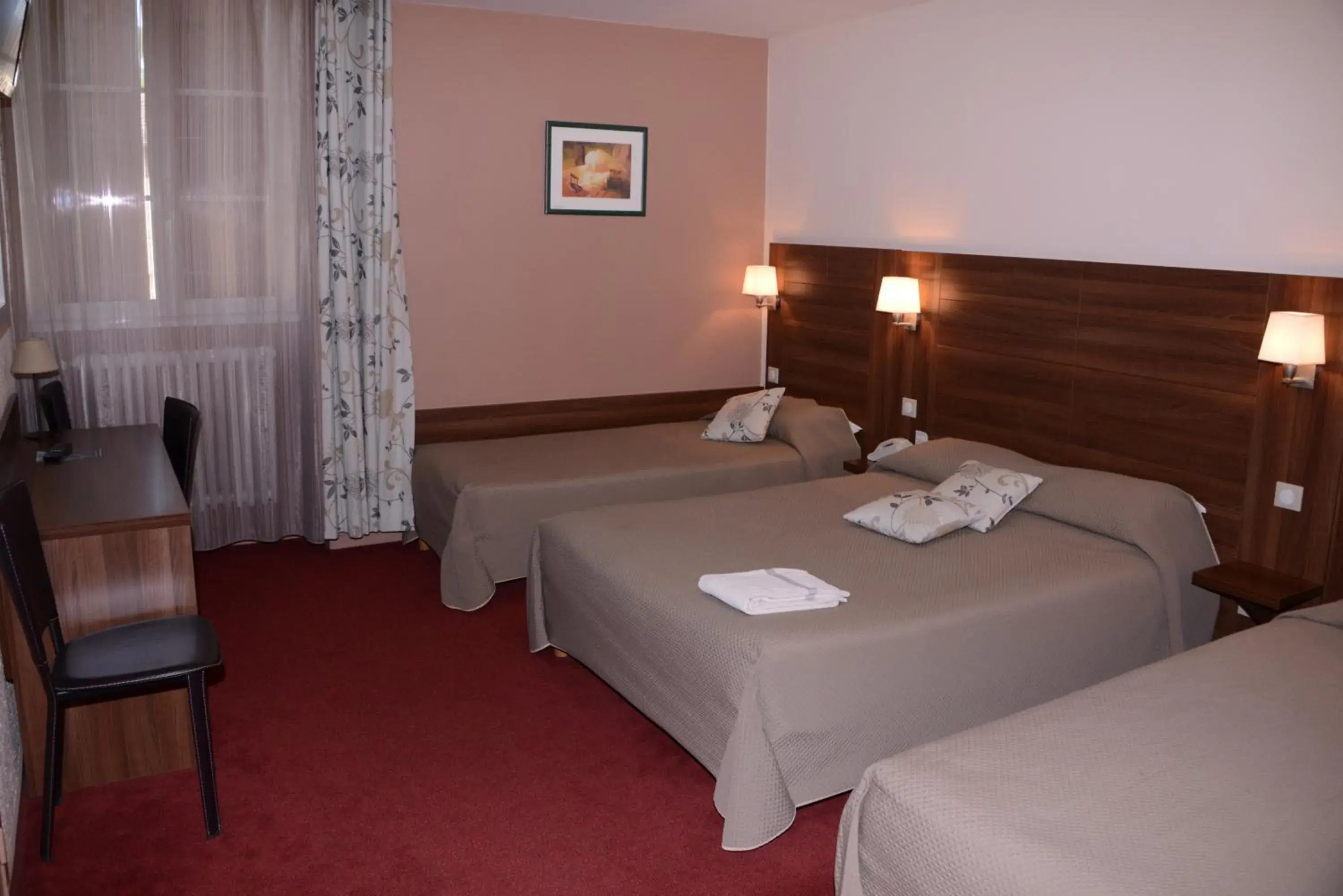 Double Room in Hôtel de Bourgogne Double Room in Hôtel de Bourgogne