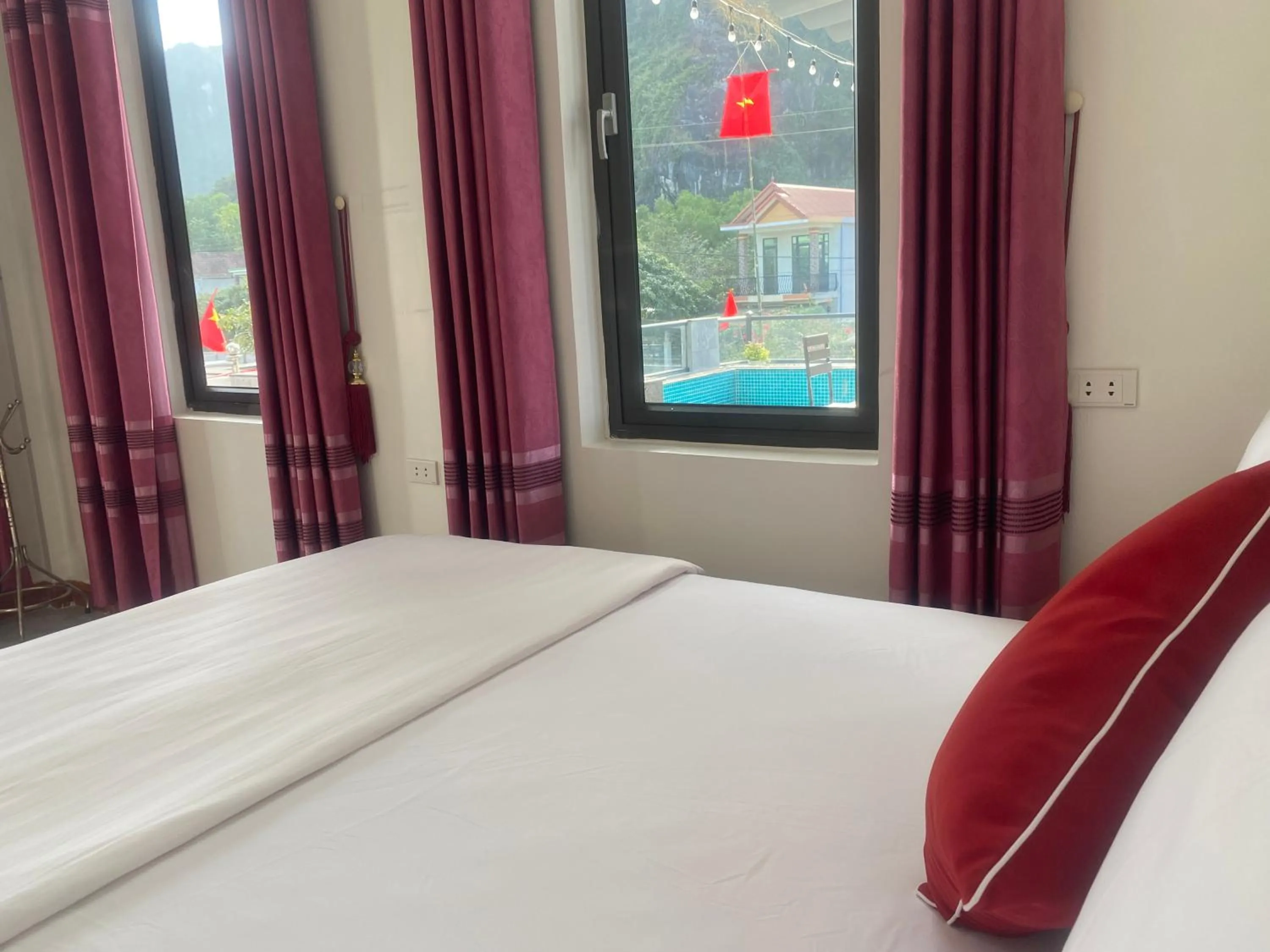 View (from property/room), Bed in Phong Nha - Tien's Cozy Homestay