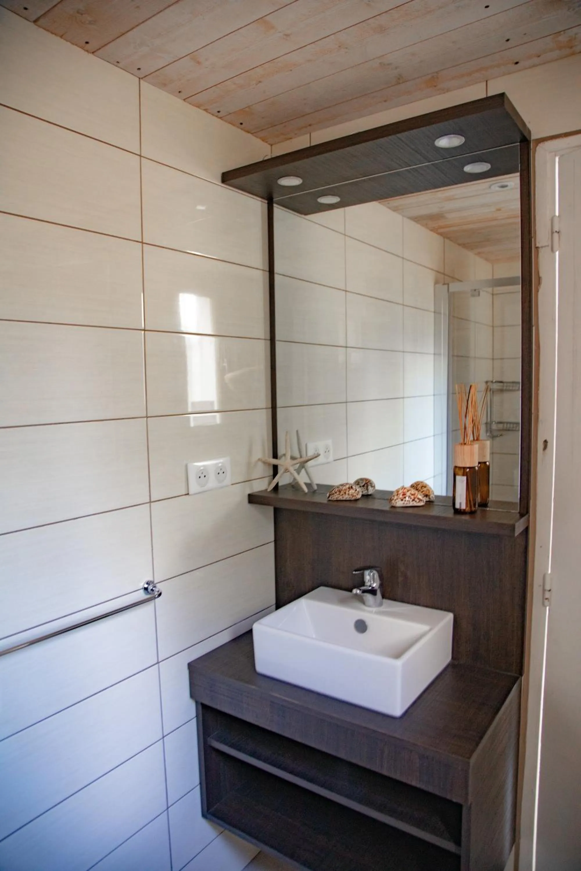 Shower in BAGHEERA Village Naturiste