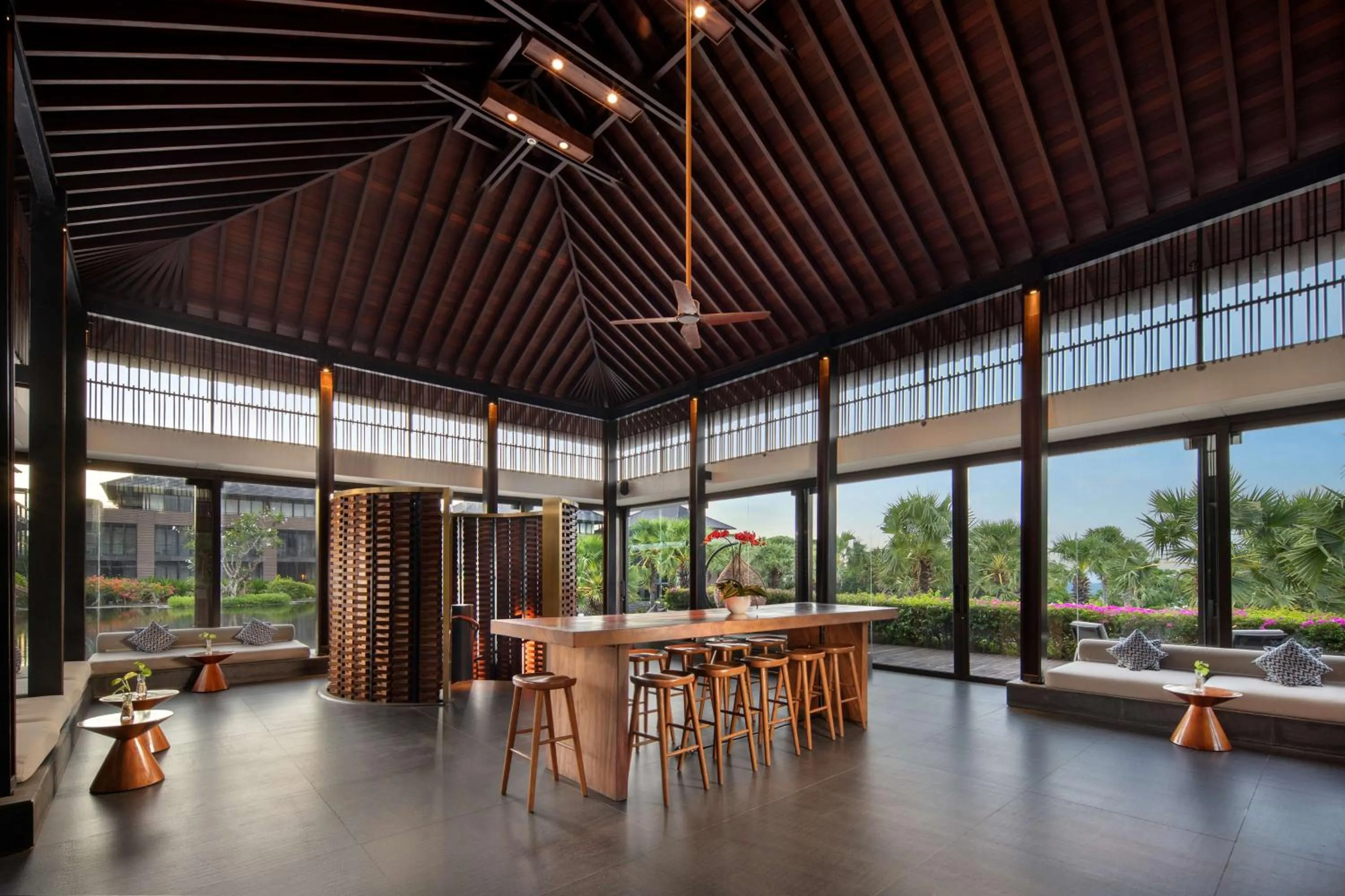 Lounge or bar in Radisson Blu Bali Uluwatu