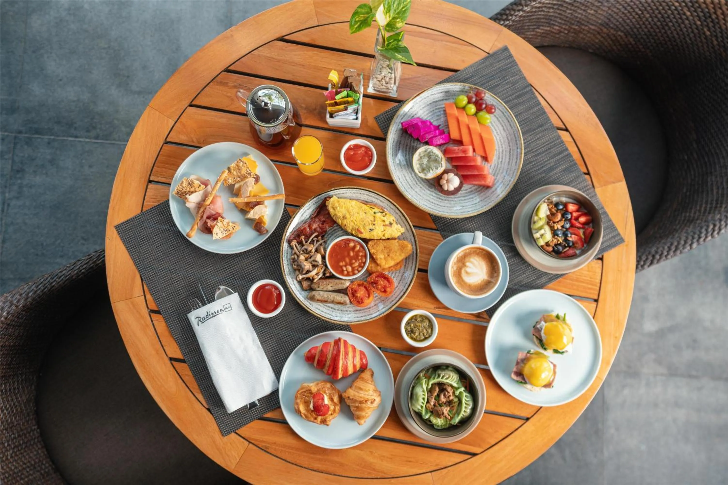 Food and drinks in Radisson Blu Bali Uluwatu