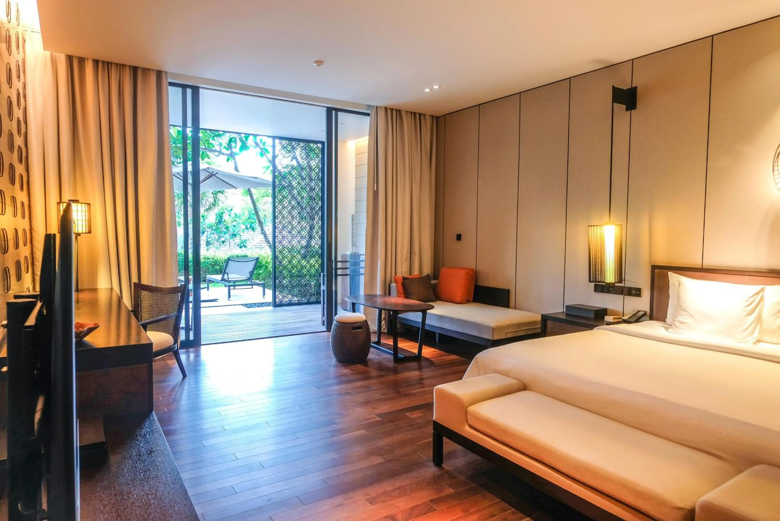 Bedroom, Bed in Radisson Blu Bali Uluwatu