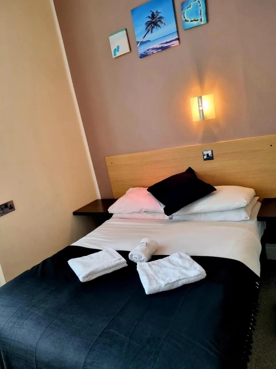 Bedroom, Bed in The Royal Windsor Hotel